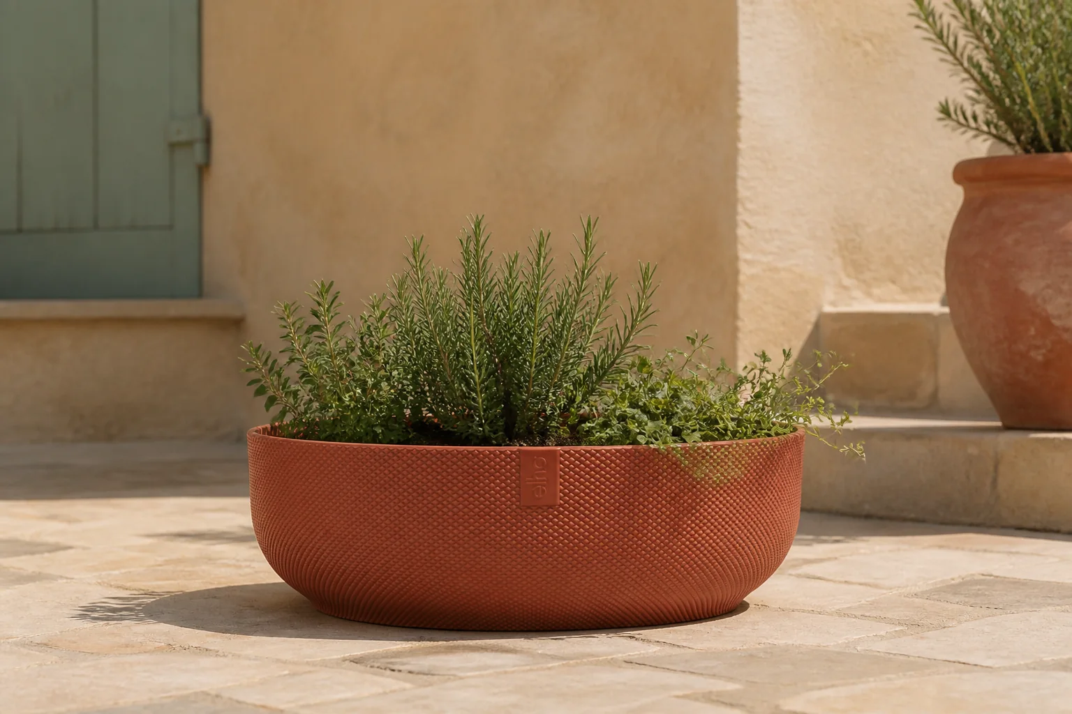 Sfeerfoto van Elho Jazz bowl 28cm toscaans rood bloempot