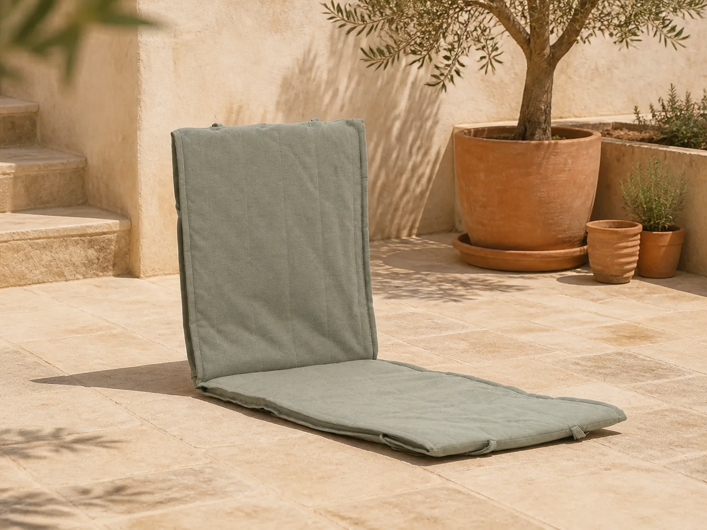 Sfeerfoto van Madison Fiber tuinkussen voor ligbed 200x65cm – Groen