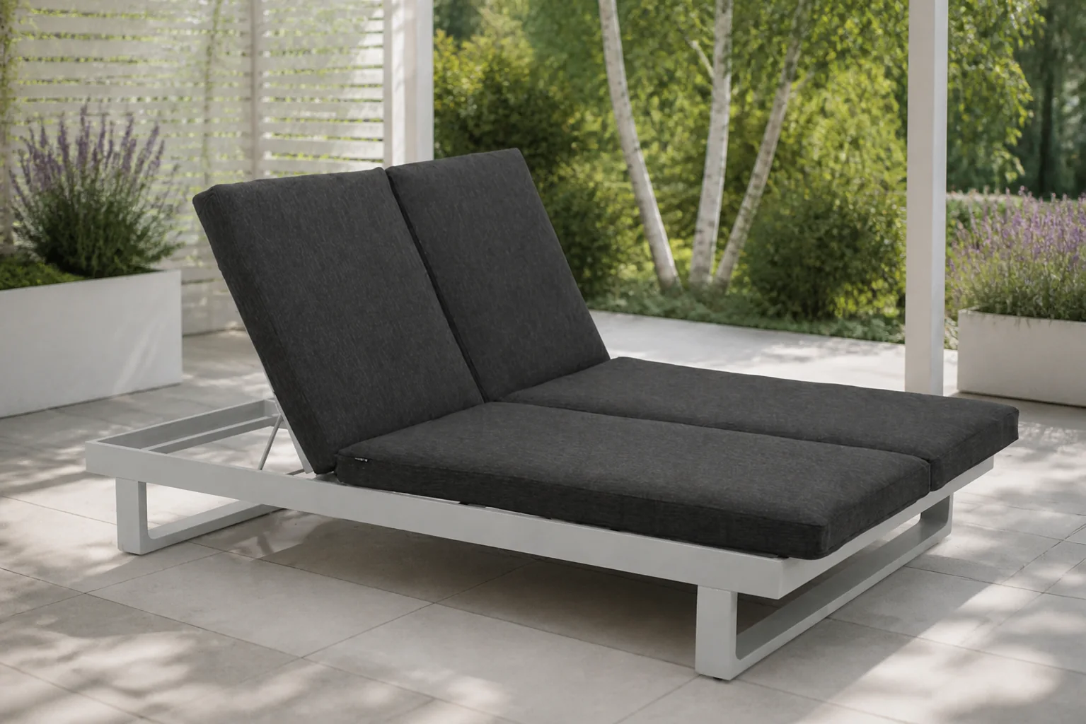 Sfeerfoto van Lifestyle Garden Furniture Massimo ligbed met kussen wit/dark grey