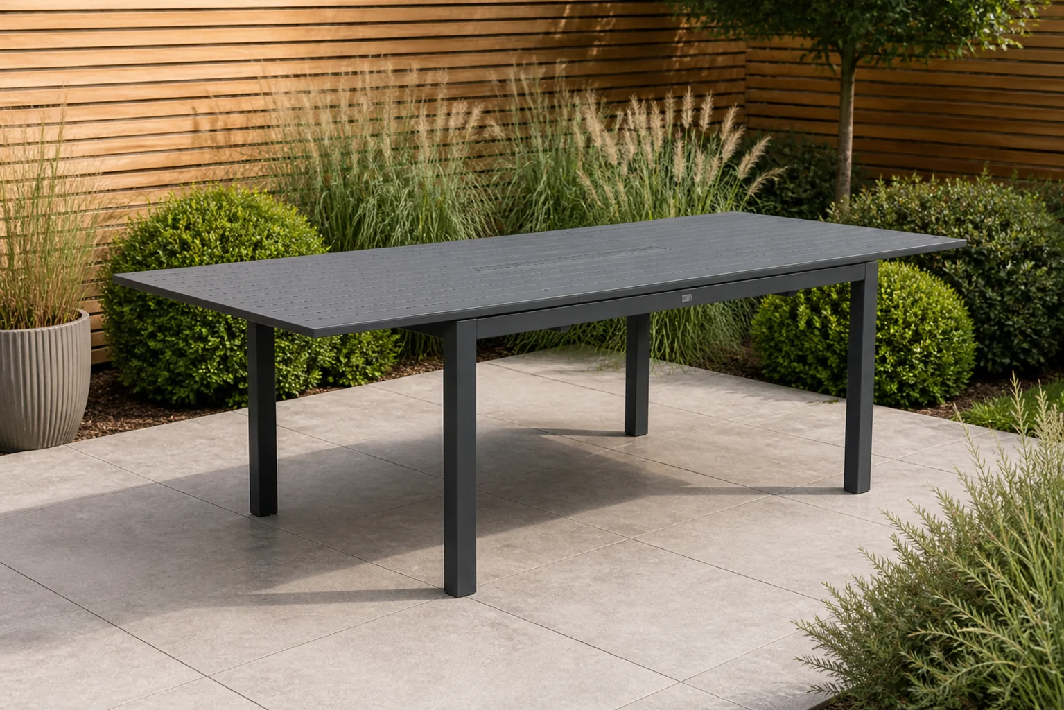 Sfeerfoto van Presto Arvento dining tuintafel uitschuifbaar 160/240×100 cm – Grijs-antraciet
