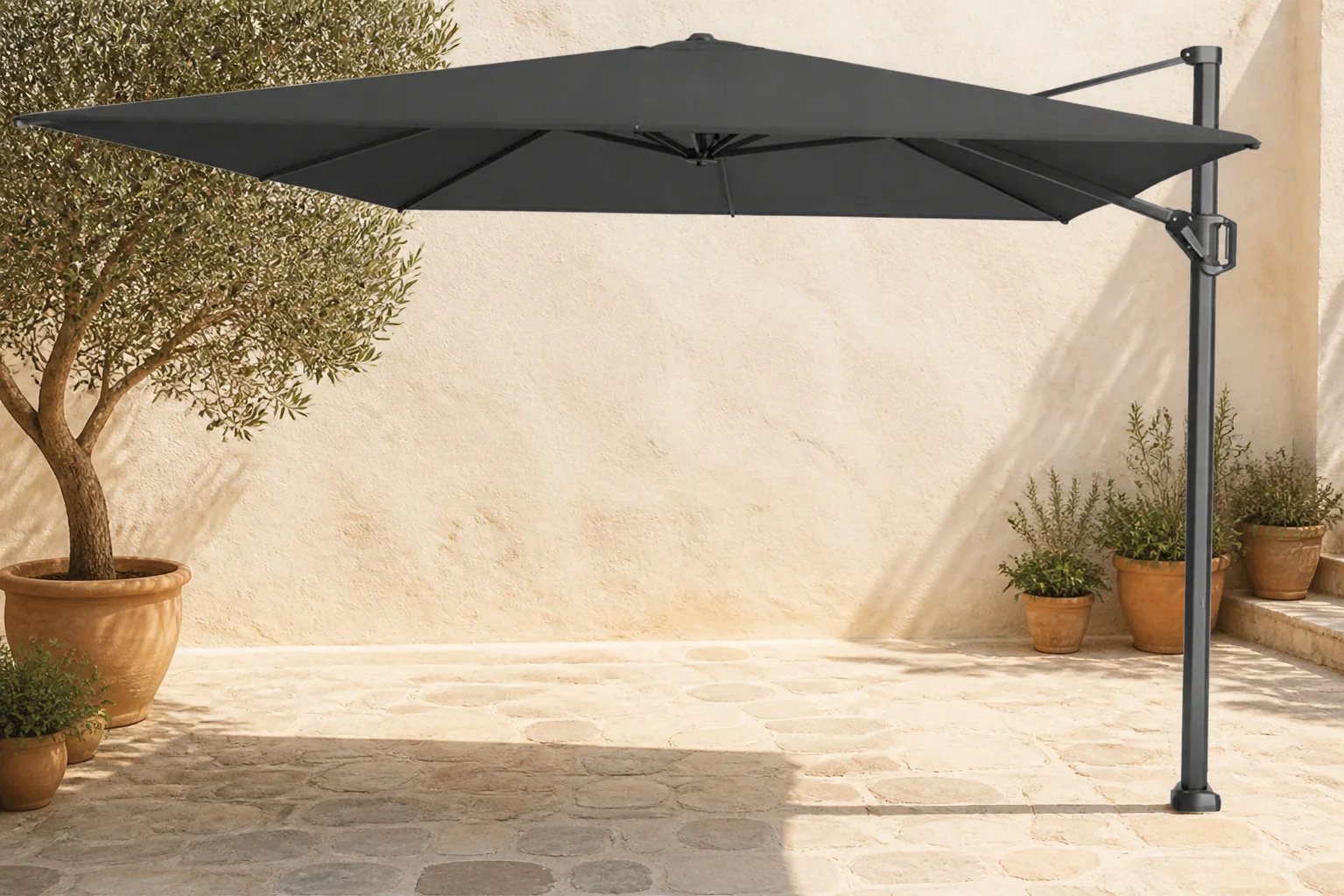 Sfeerfoto van Platinum Sun & Shade | Zweefparasol Challenger T¹ Premium 400 x 300 cm | Faded Black