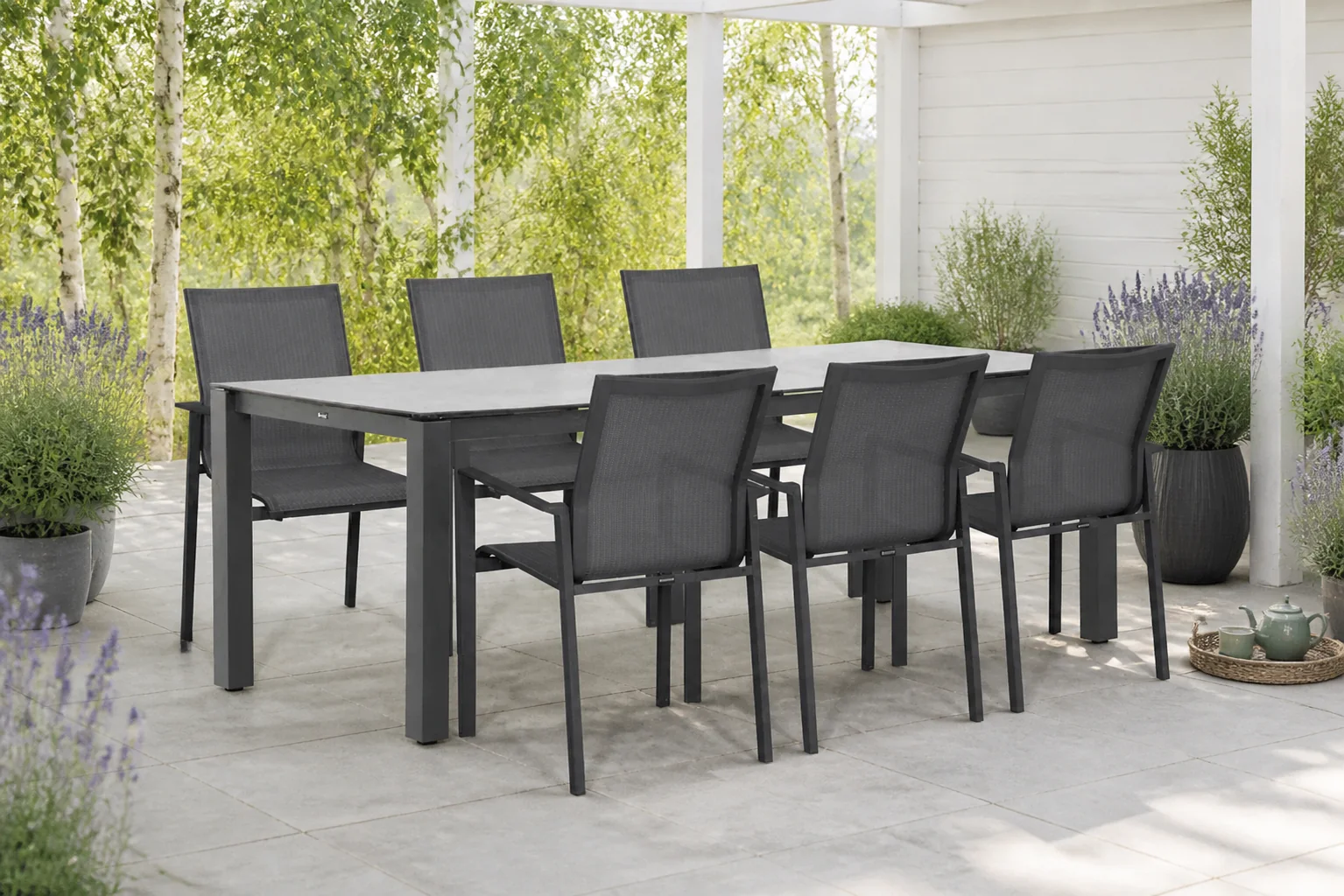 Sfeerfoto van Lifestyle Garden Furniture Timo/Yoko 220×90 cm dining tuinset 7-delig – Grijs-antraciet
