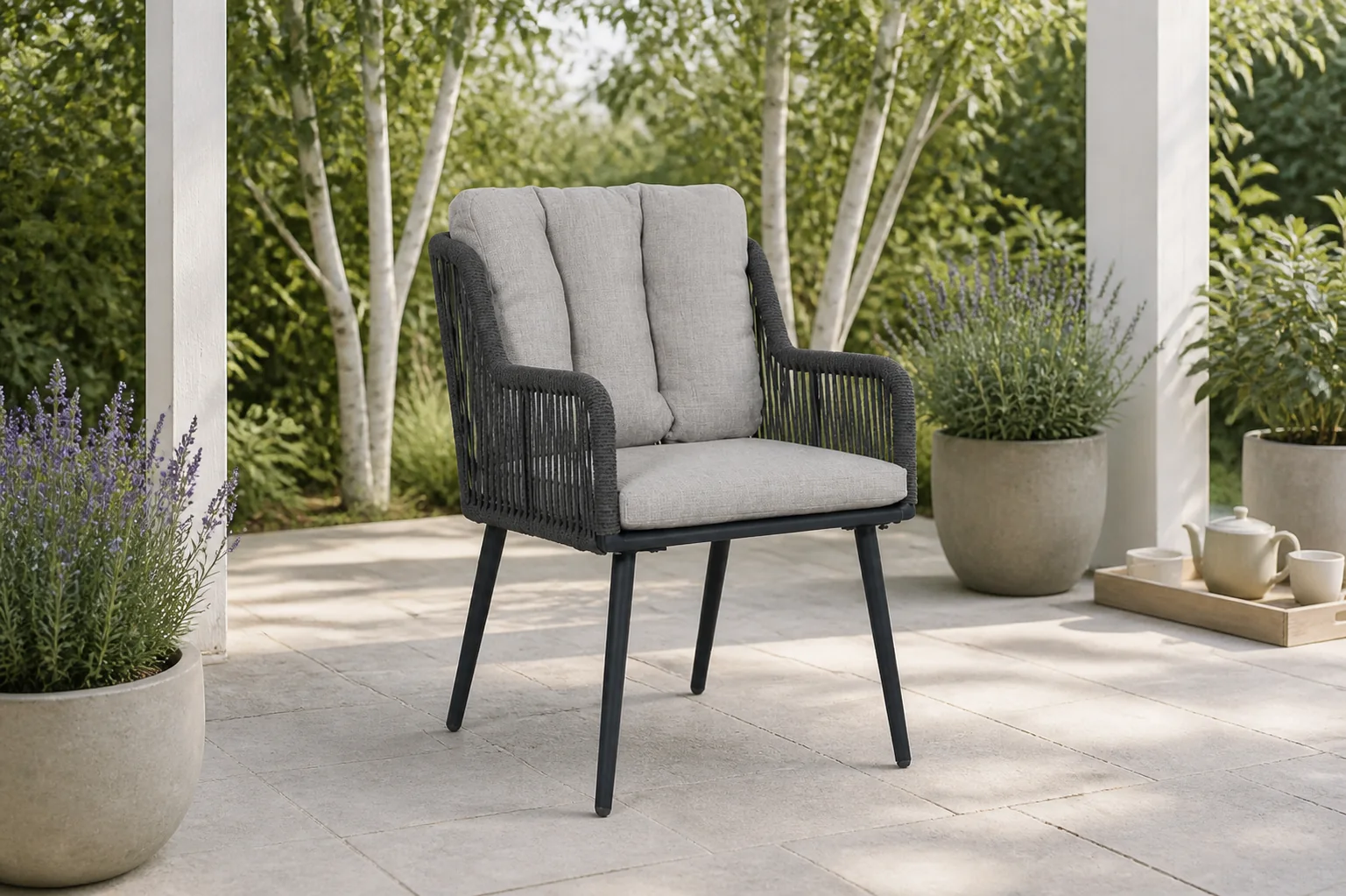 Sfeerfoto van Lifestyle Garden Furniture Tivoli dining tuinstoel – Grijs-antraciet