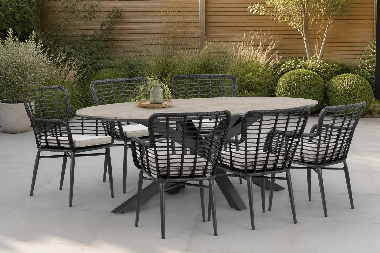 Sfeerfoto van De Laan Projects Laan Toledo/Matara 220 cm dining tuinset 7-delig – Zwart
