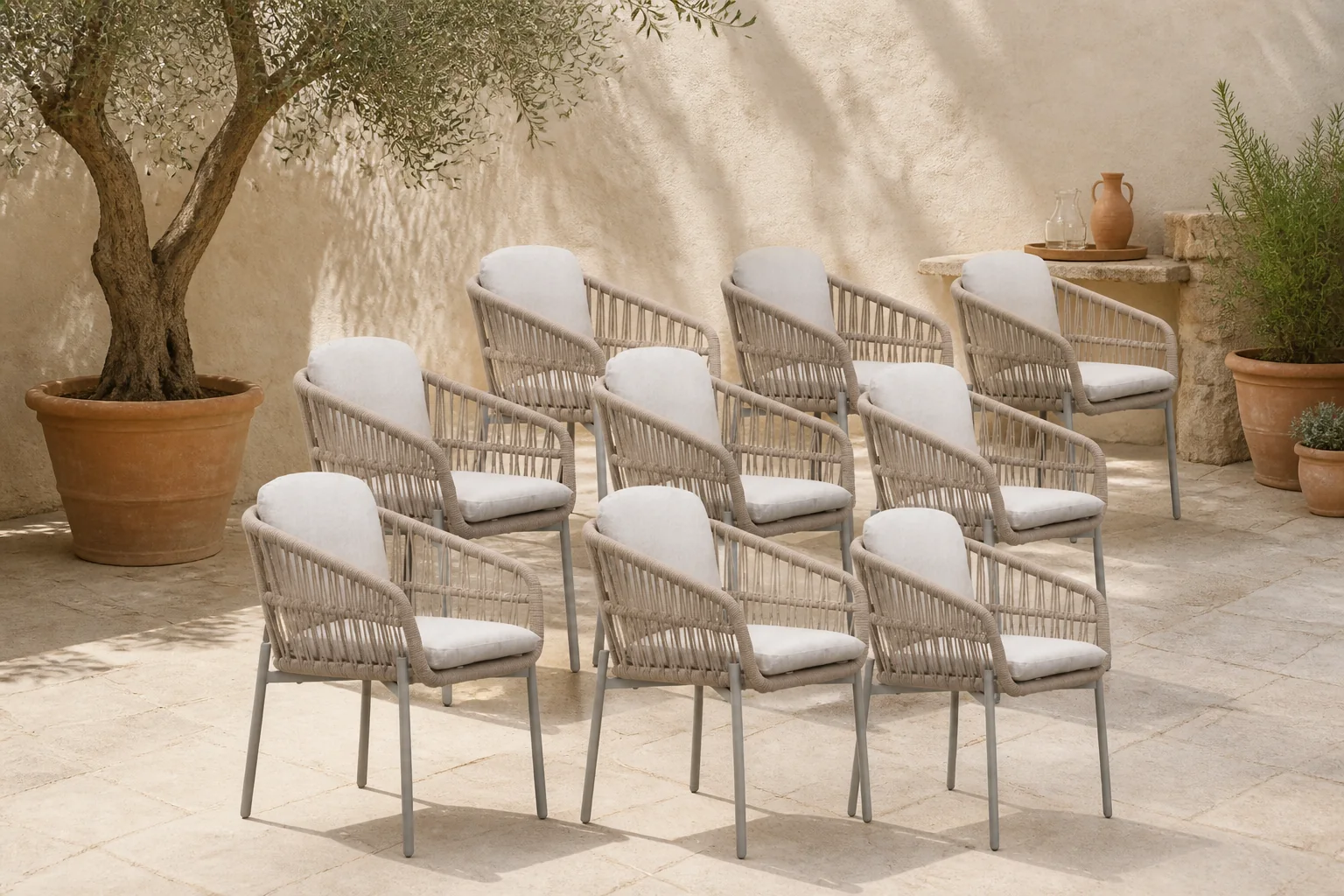 Sfeerfoto van LUX outdoor living Rico dining tuinstoel set van 8 | aluminium + touw | zand