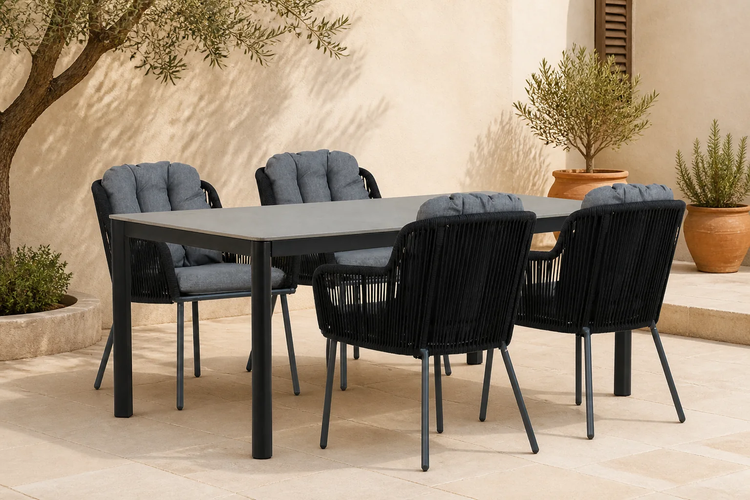 Sfeerfoto van Santika Furniture Tendenza/Como 180 cm dining tuinset 5-delig – Grijs-antraciet