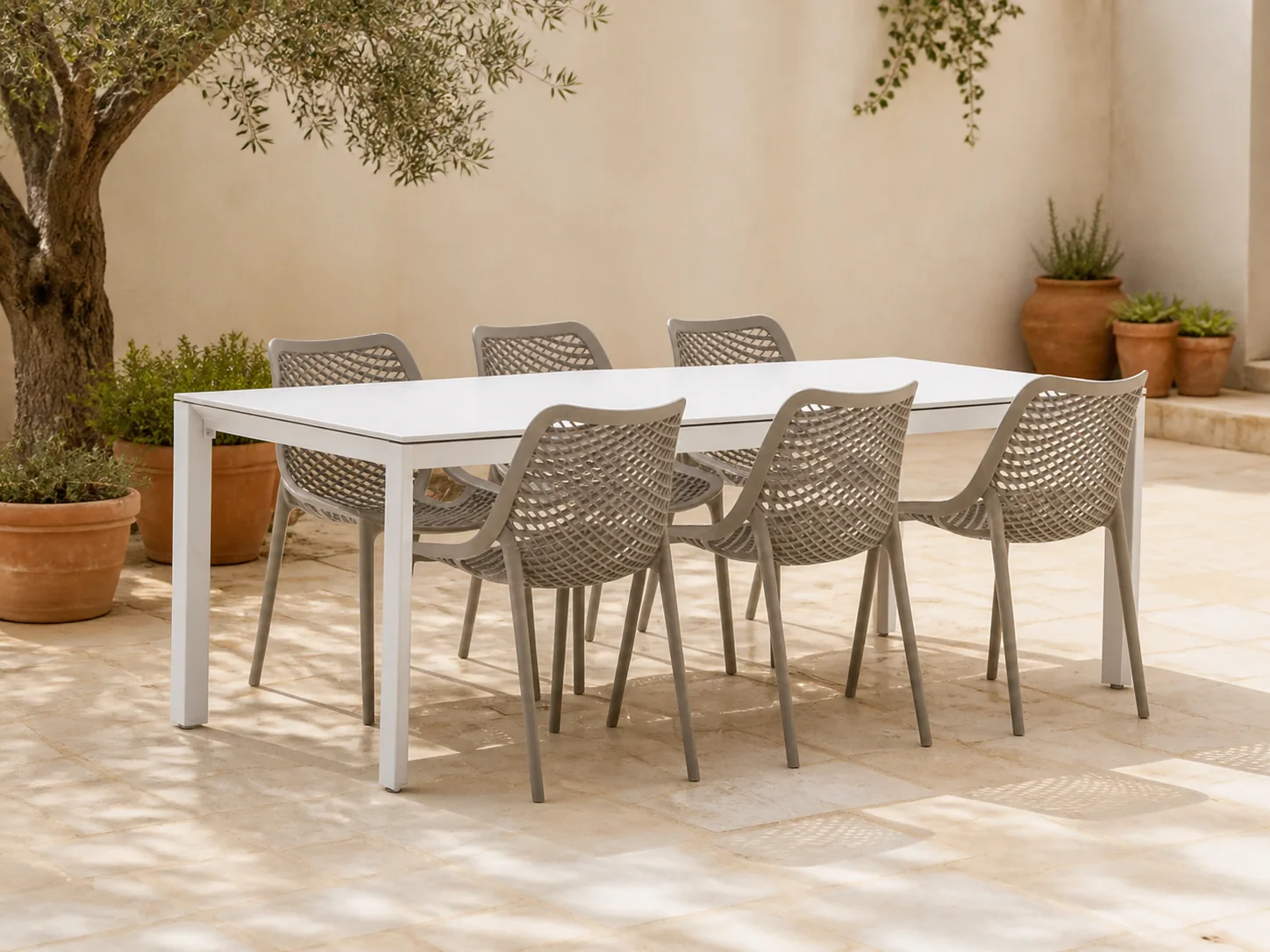 Sfeerfoto van Forza Furniture Ripi/Sestino 220cm dining tuinset 7-delig stapelbaar – Wit
