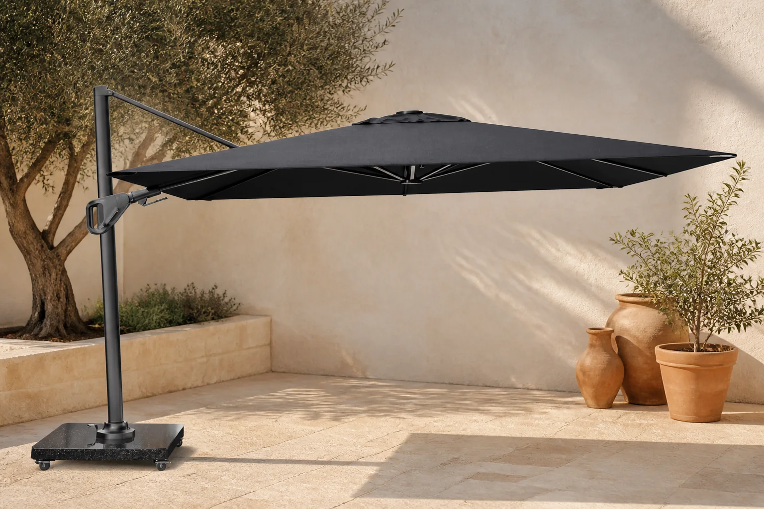 Sfeerfoto van Platinum Nexus T² zweefparasol premium doek | 300x300cm | Faded Black – Zwart