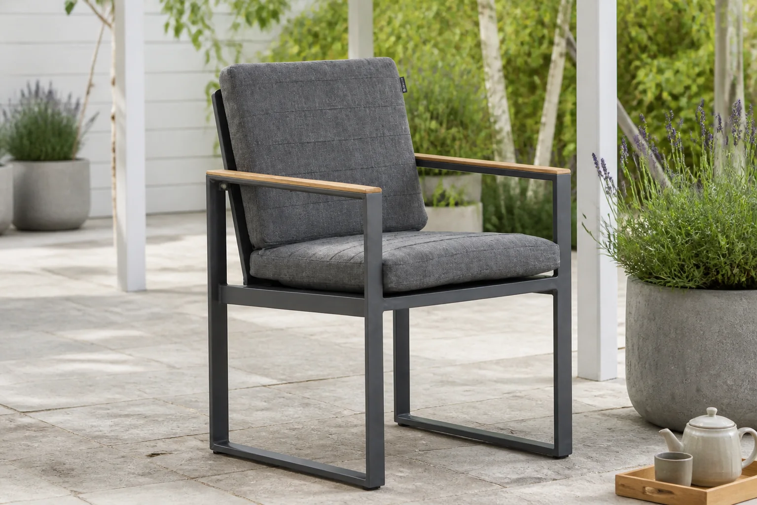 Sfeerfoto van Lifestyle Garden Furniture Faro dining tuinstoel – Grijs-antraciet