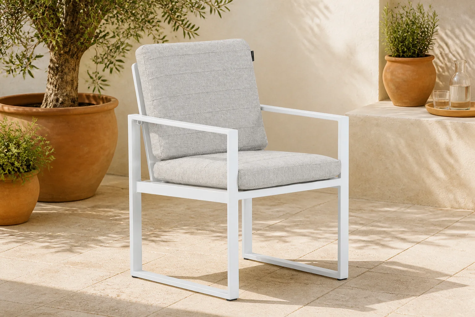 Sfeerfoto van Lifestyle Garden Furniture Nuno dining tuinstoel – Wit