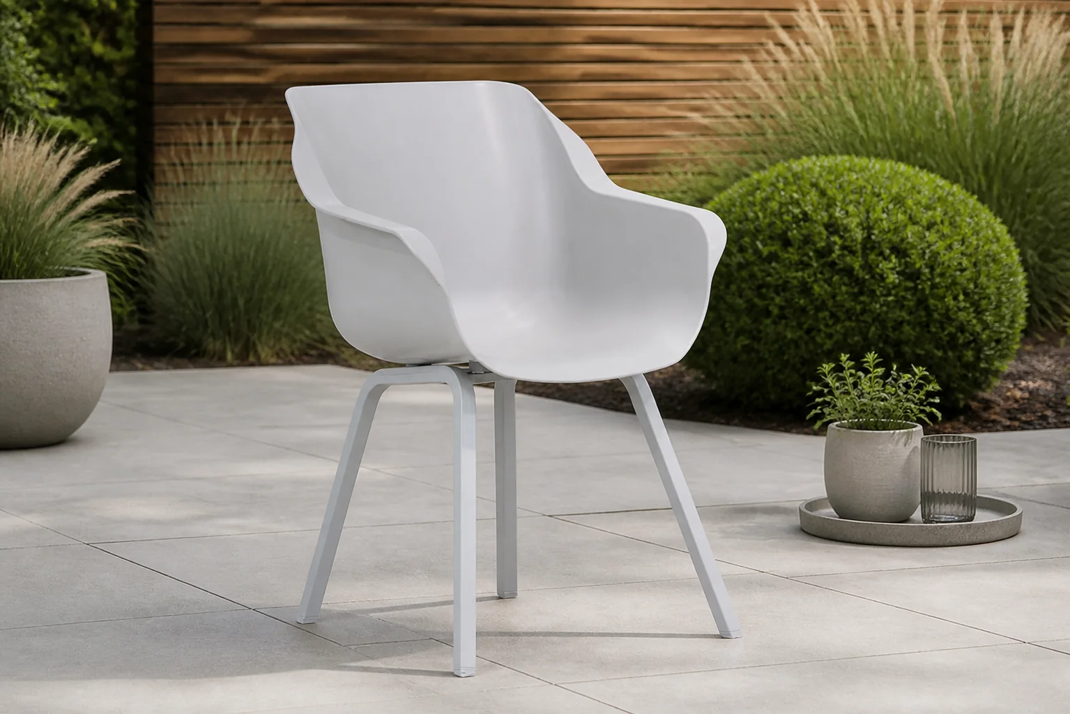 Sfeerfoto van Hartman Sophie Element dining tuinstoel misty grey met gratis kussen – Grijs-antraciet