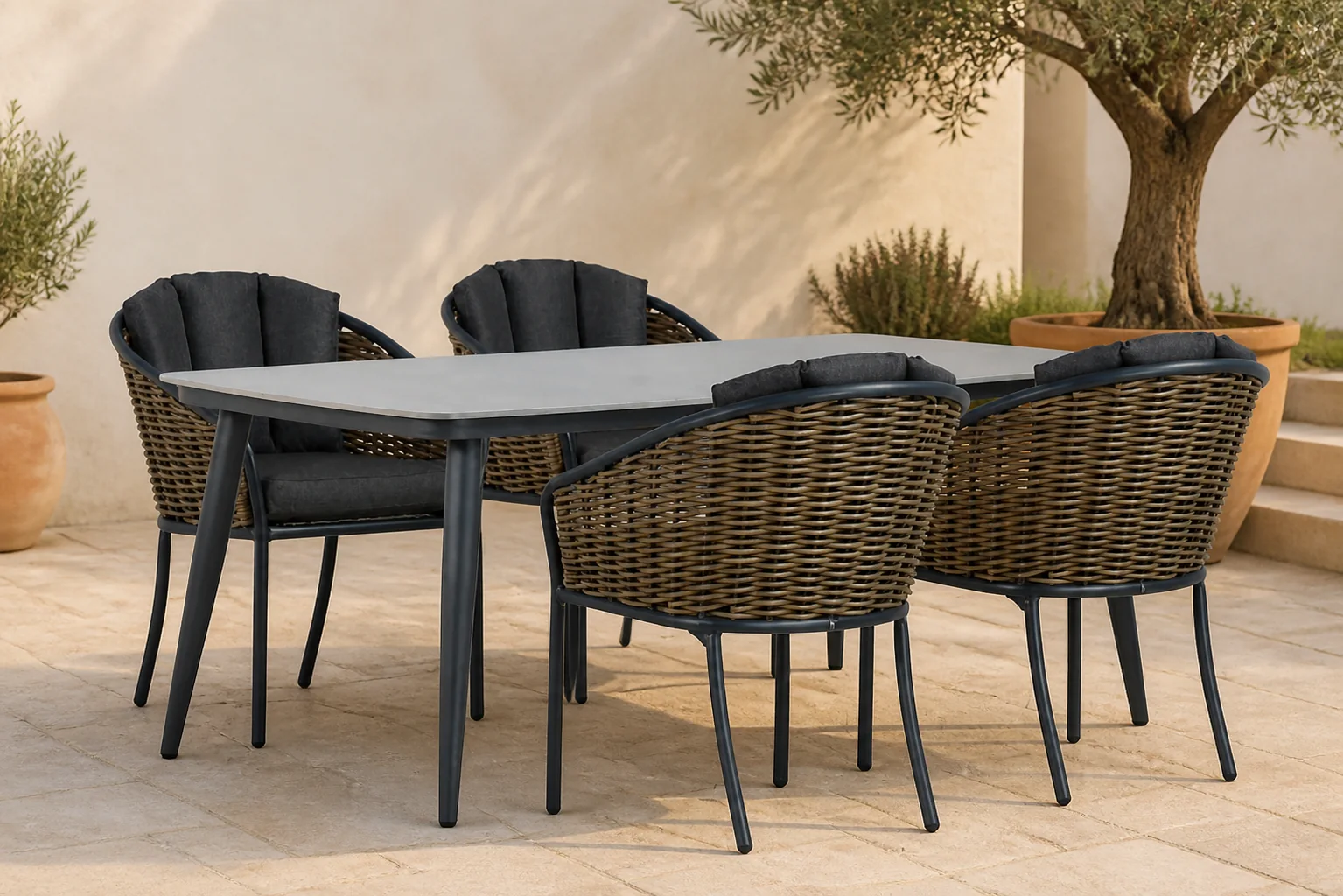Sfeerfoto van Santika Furniture Tika/Vienna 180 cm dining tuinset 5-delig – Grijs-antraciet