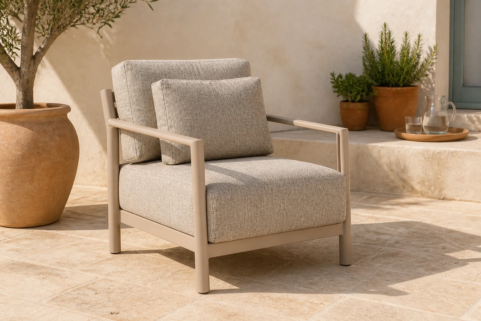 Sfeerfoto van 4 Seasons Outdoor Seasons Mykonos lounge tuinstoel latte – Zand/Beige