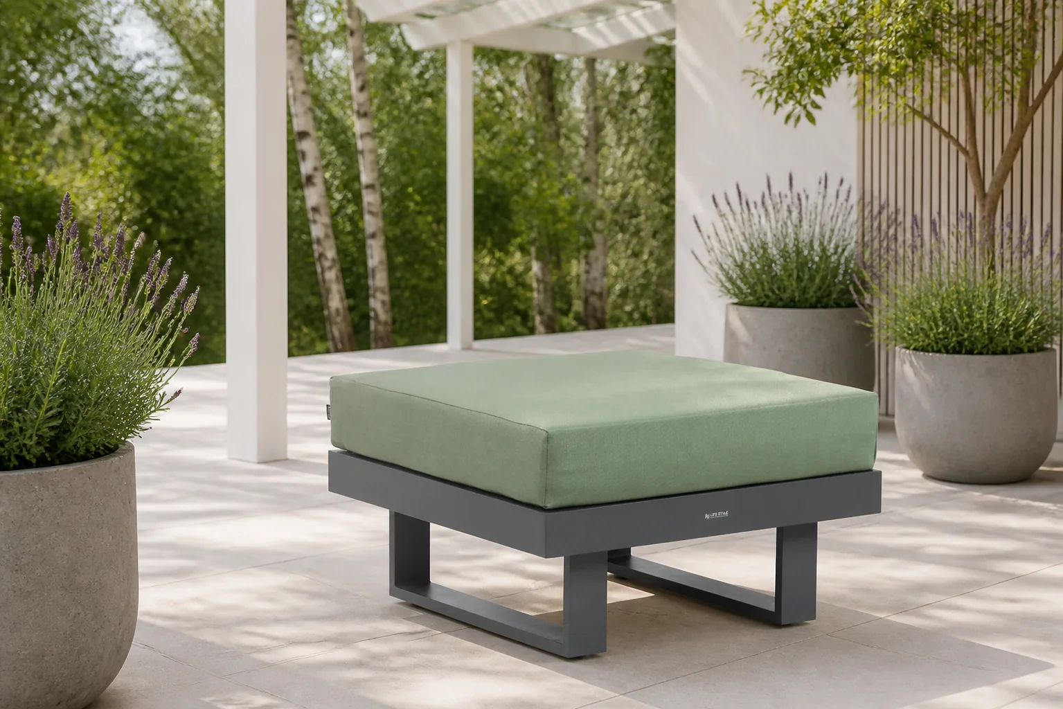 Sfeerfoto van Lifestyle Garden Furniture Lorenzo lounge voetenbank – Grijs-antraciet
