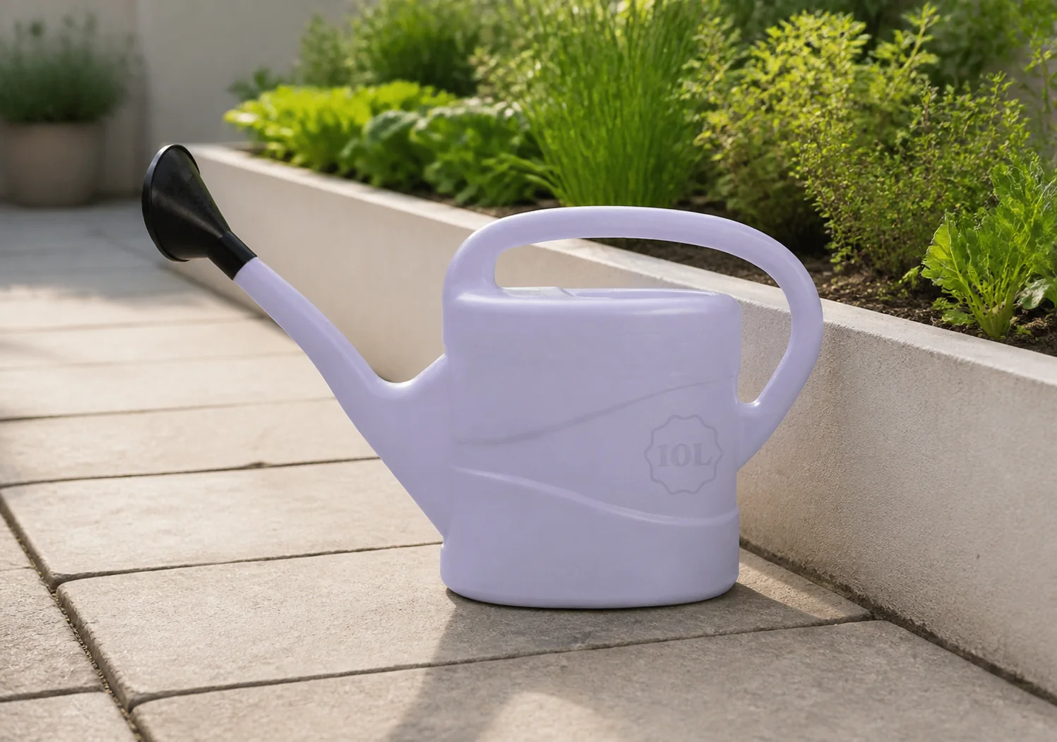 Sfeerfoto van Talentools Gieter kunststof met broes lila 10 liter Talen Tools