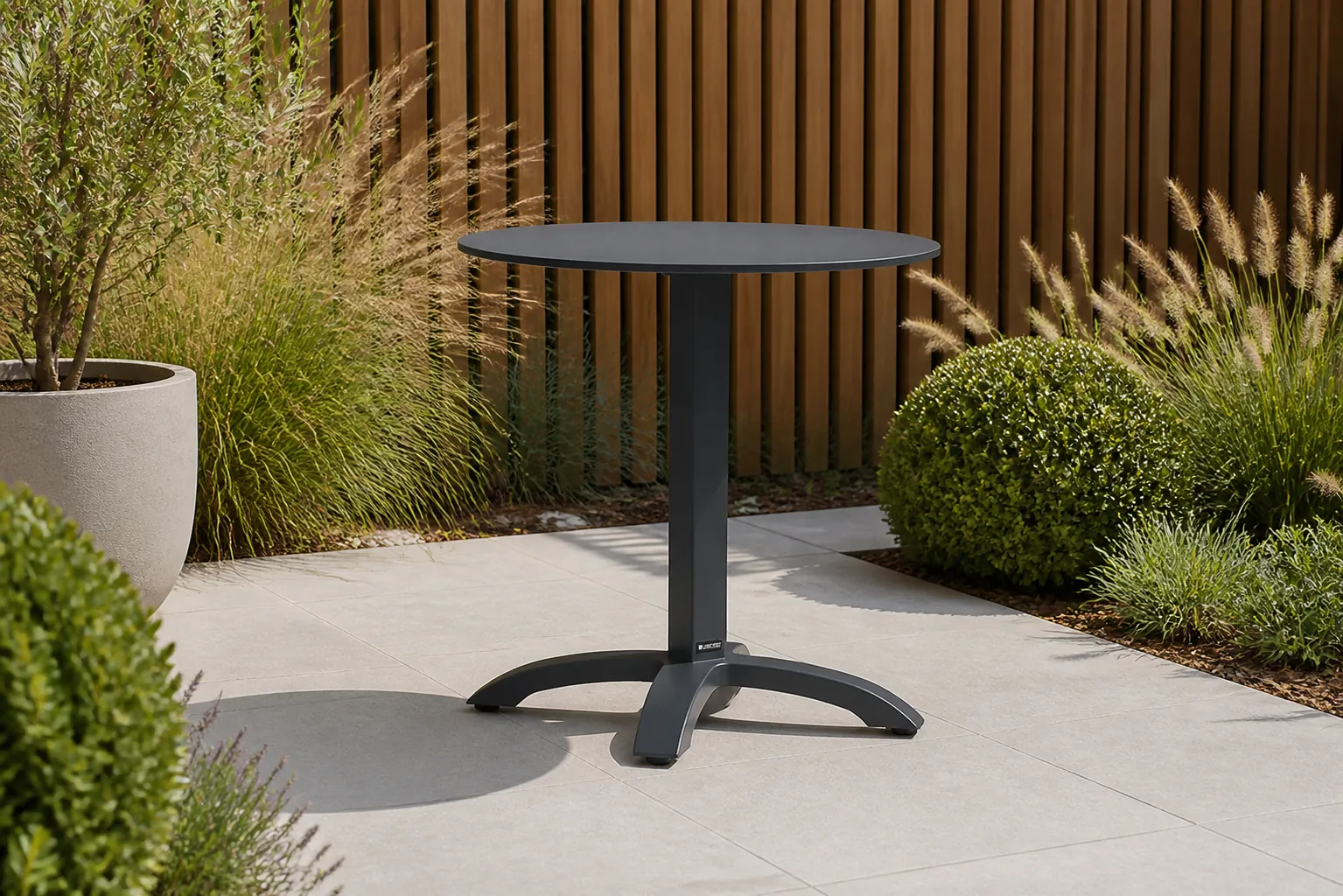 Sfeerfoto van Lifestyle Garden Furniture Talao dining tuintafel 70 cm – Grijs-antraciet