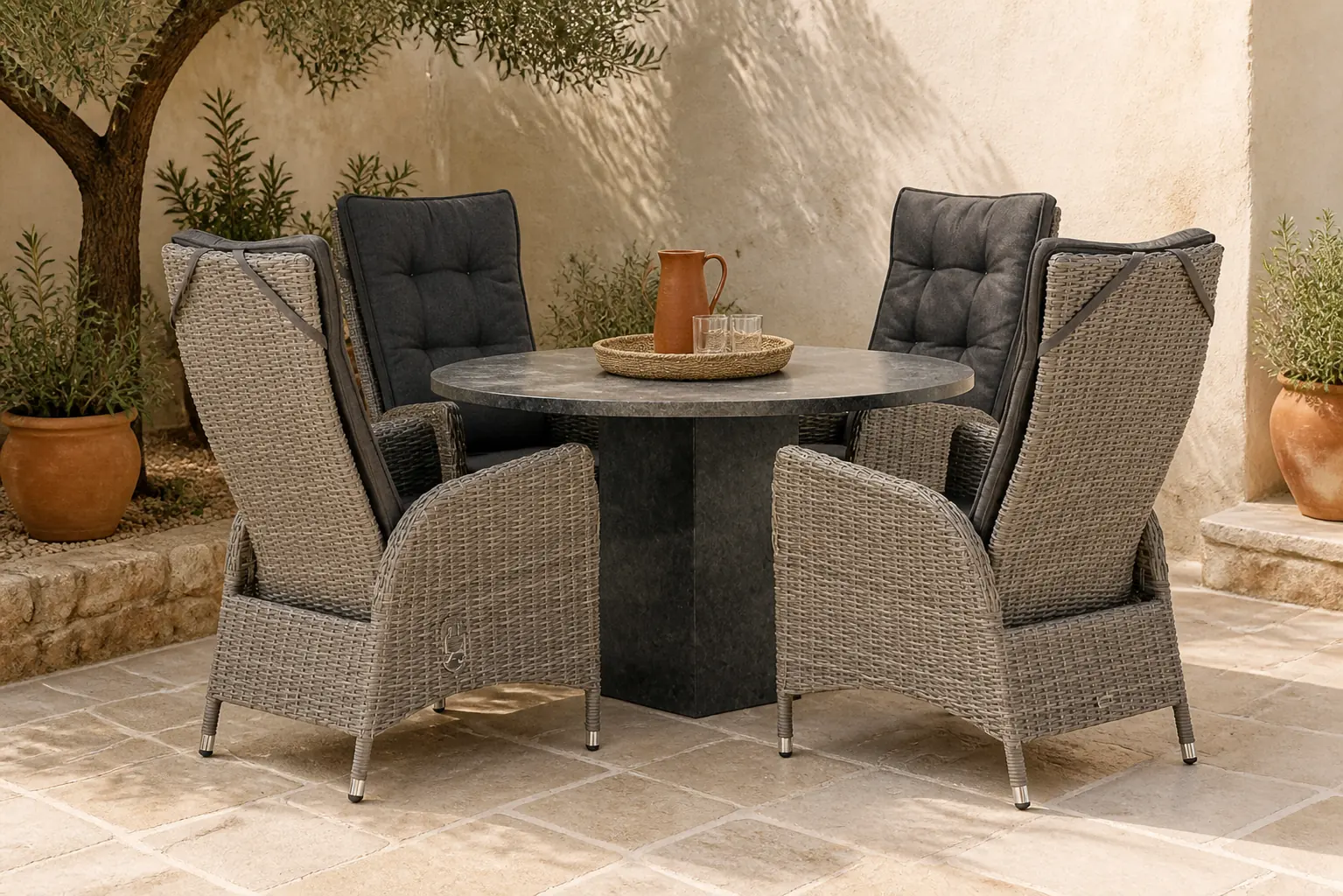 Sfeerfoto van Garden Collections Lincoln/Graniet 120 cm rond dining tuinset 5-delig – Grijs-antraciet