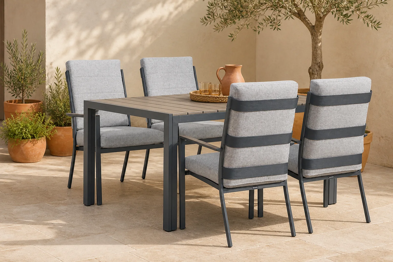 Sfeerfoto van Lifestyle Garden Furniture Lecce/Young 155×92 cm dining tuinset 5-delig – Grijs-antraciet