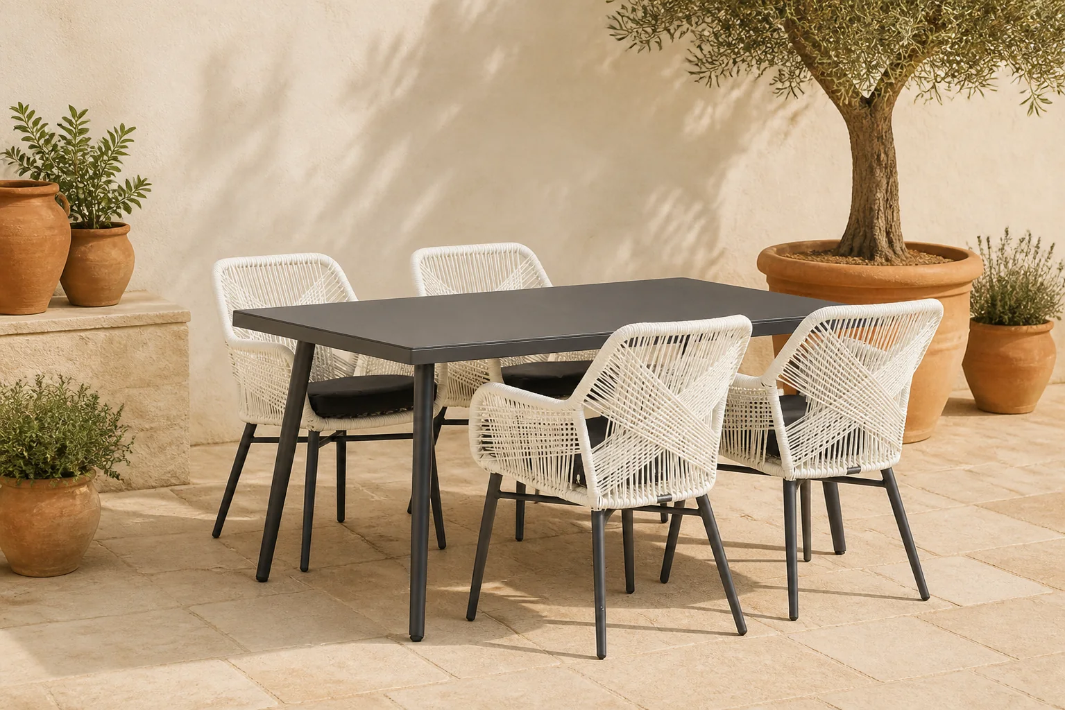 Sfeerfoto van Lifestyle Garden Furniture Advance/Valencia 170 cm dining tuinset 5-delig – Wit