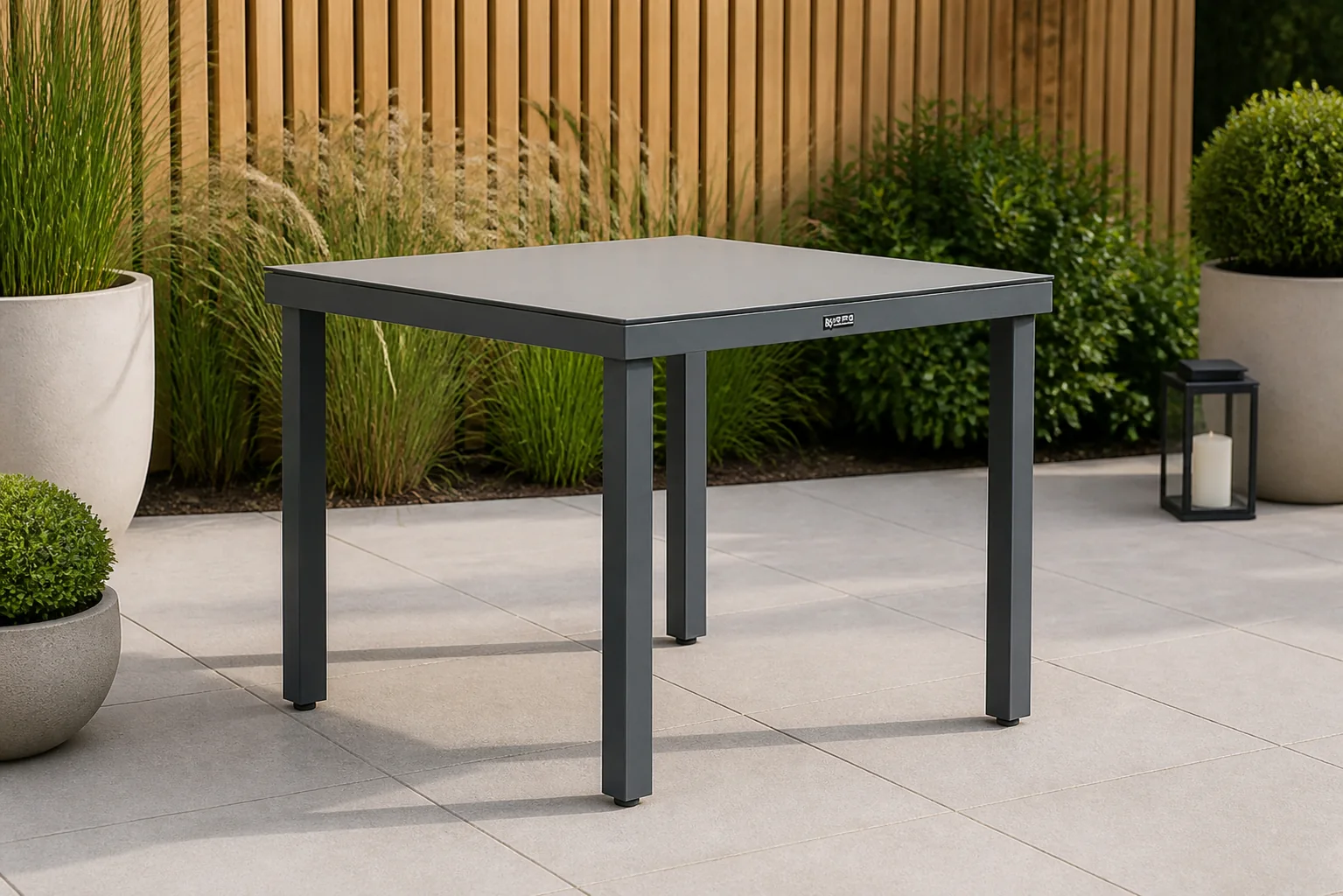 Sfeerfoto van Lifestyle Garden Furniture Porto dining tuintafel 90 x 90 cm – Grijs-antraciet