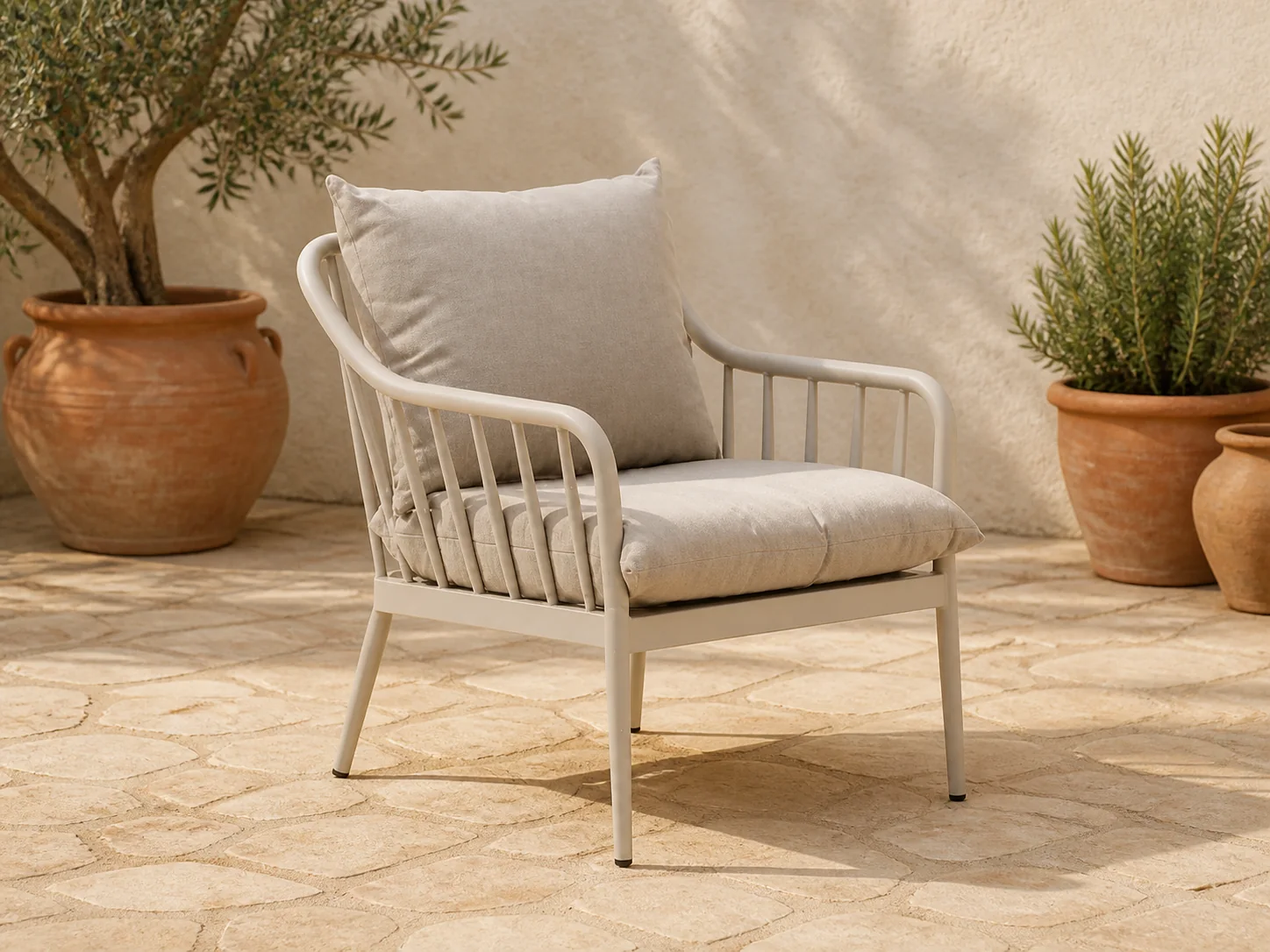 Sfeerfoto van Manifesto Furniture Celante lounge tuinstoel – Taupe