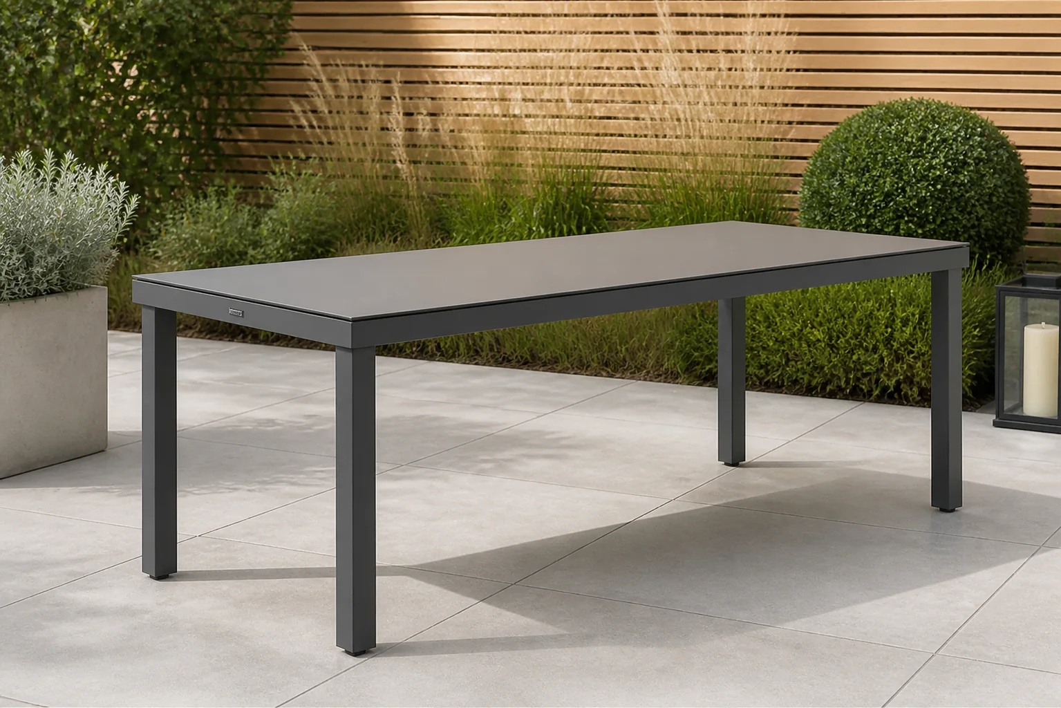 Sfeerfoto van Lifestyle Garden Furniture Porto dining tuintafel 220 x 90 cm – Grijs-antraciet