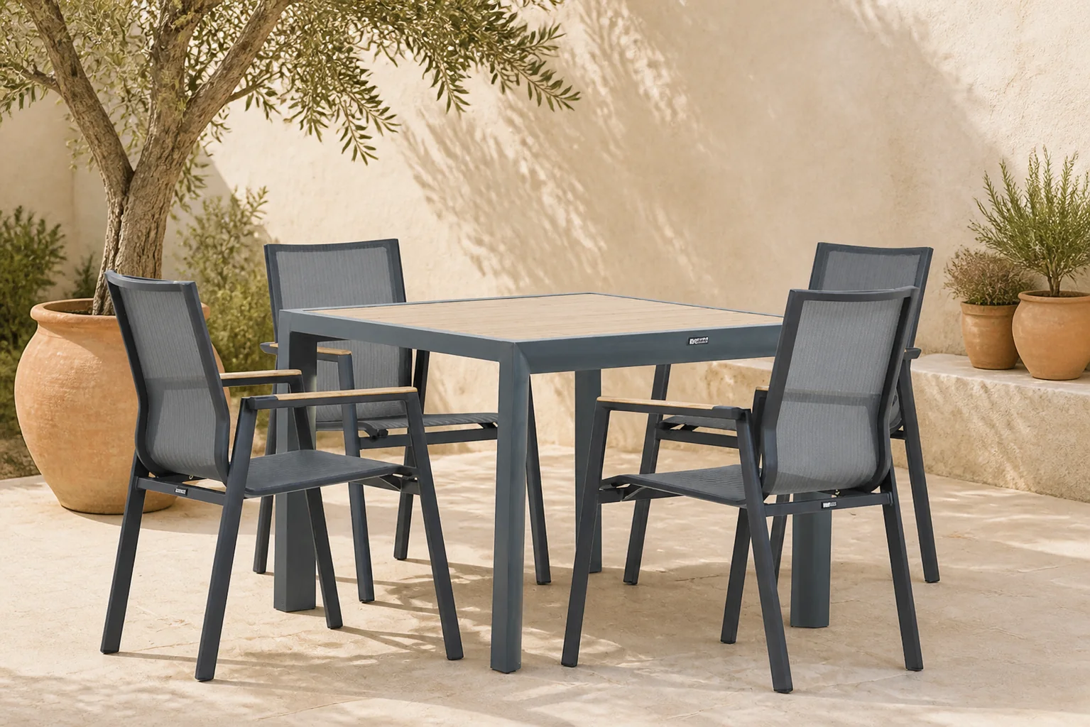 Sfeerfoto van Lifestyle Garden Furniture Fiora/Borello 100 cm dining tuinset 5-delig – Grijs-antraciet