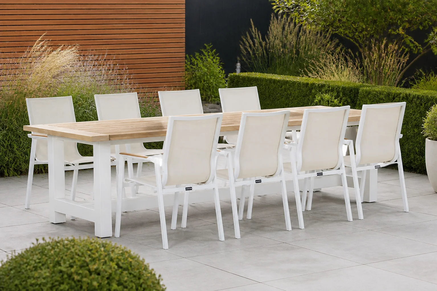 Sfeerfoto van Lifestyle Garden Furniture Fiora/Los Angeles 300 cm dining tuinset 9-delig – Wit
