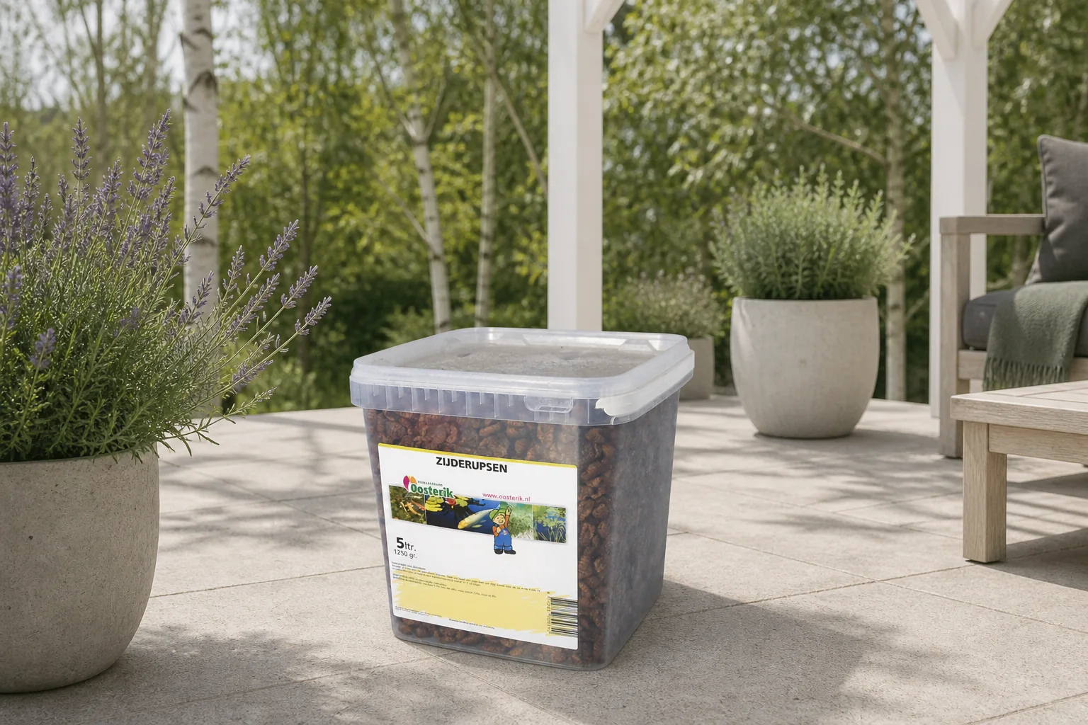 Sfeerfoto van Suren collection Zijderupsen 10 mm 5 liter voer – Zie Foto