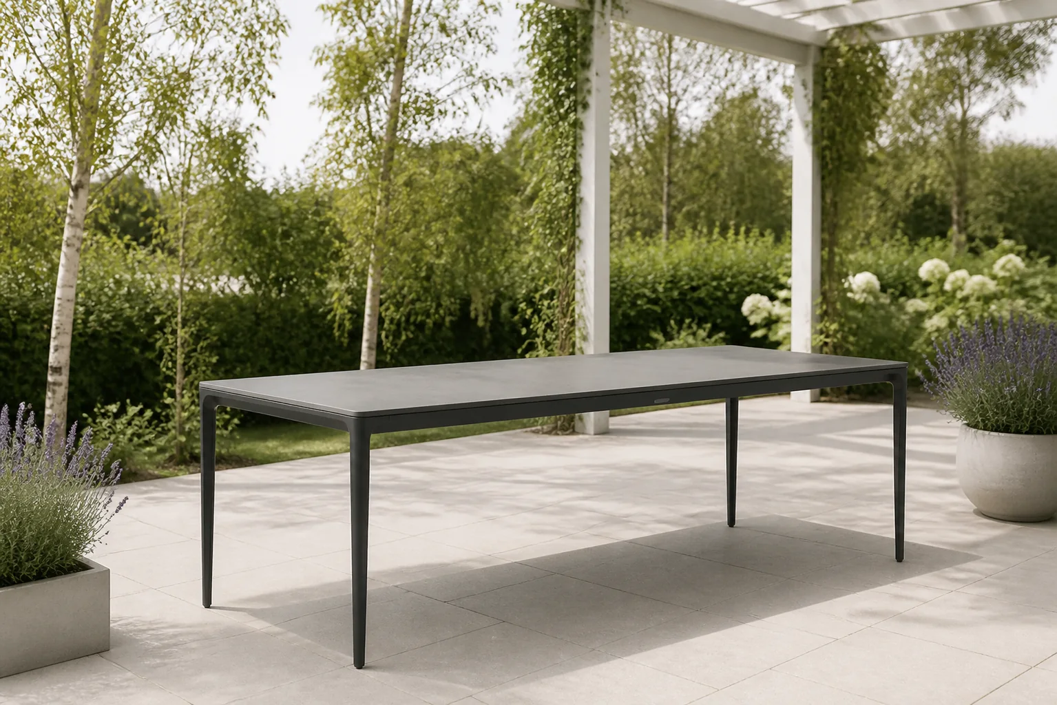 Sfeerfoto van Coco Gianna dining tuintafel 240 x 100 cm – Grijs-antraciet