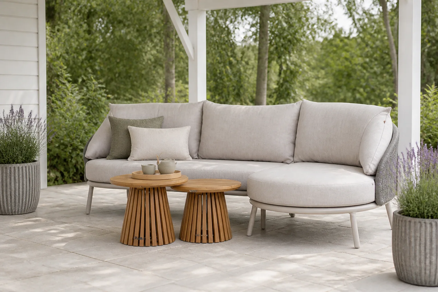 Sfeerfoto van Santika Furniture Pebble/Fungo 45/55 cm organisch loungeset 4-delig – Zand/Beige