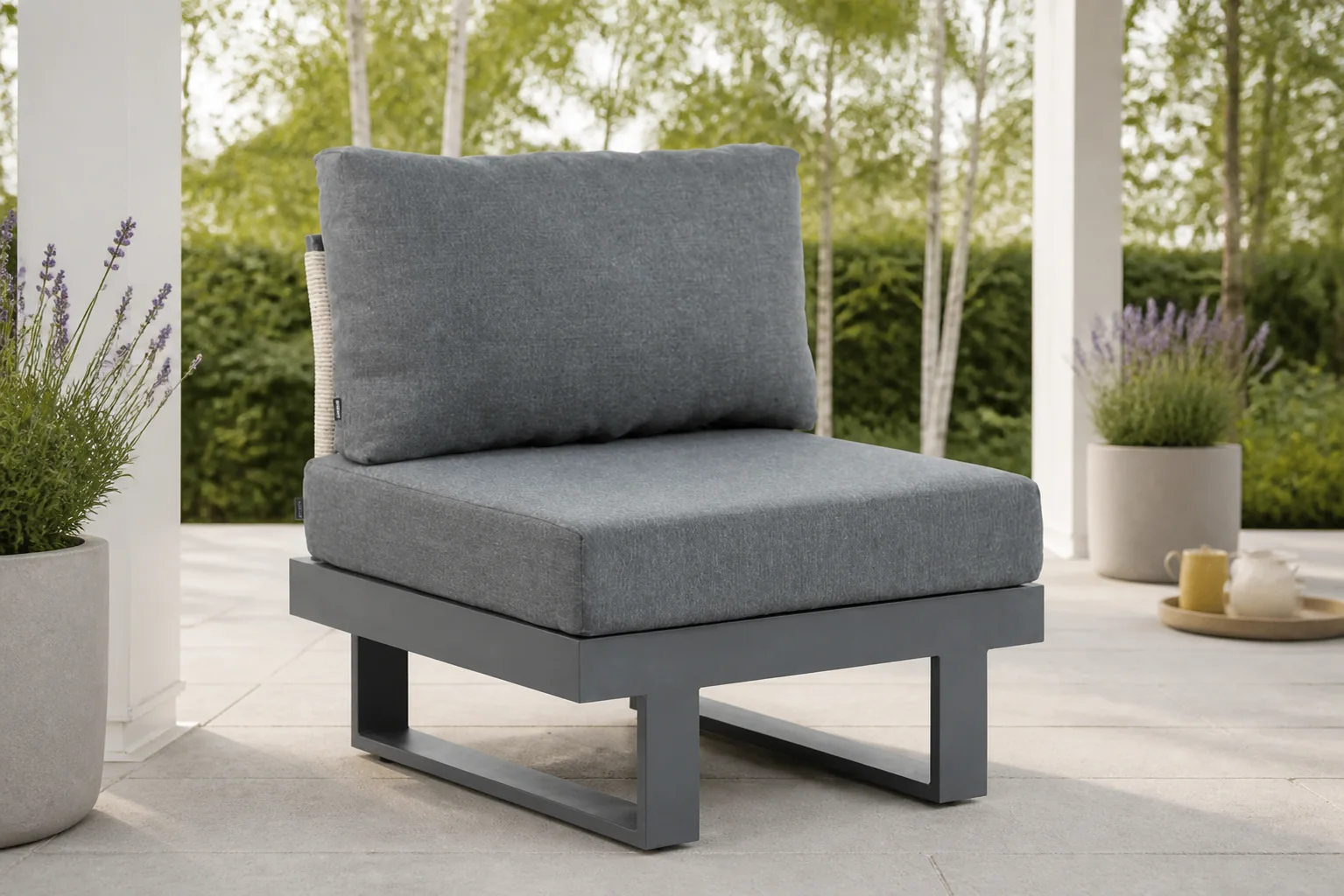 Sfeerfoto van Lifestyle Garden Furniture Lorenzo midden module – Grijs-antraciet