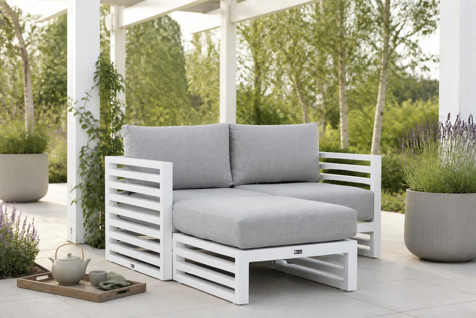 Sfeerfoto van Santika Furniture Jaya chaise longue loungeset 3-delig – Wit