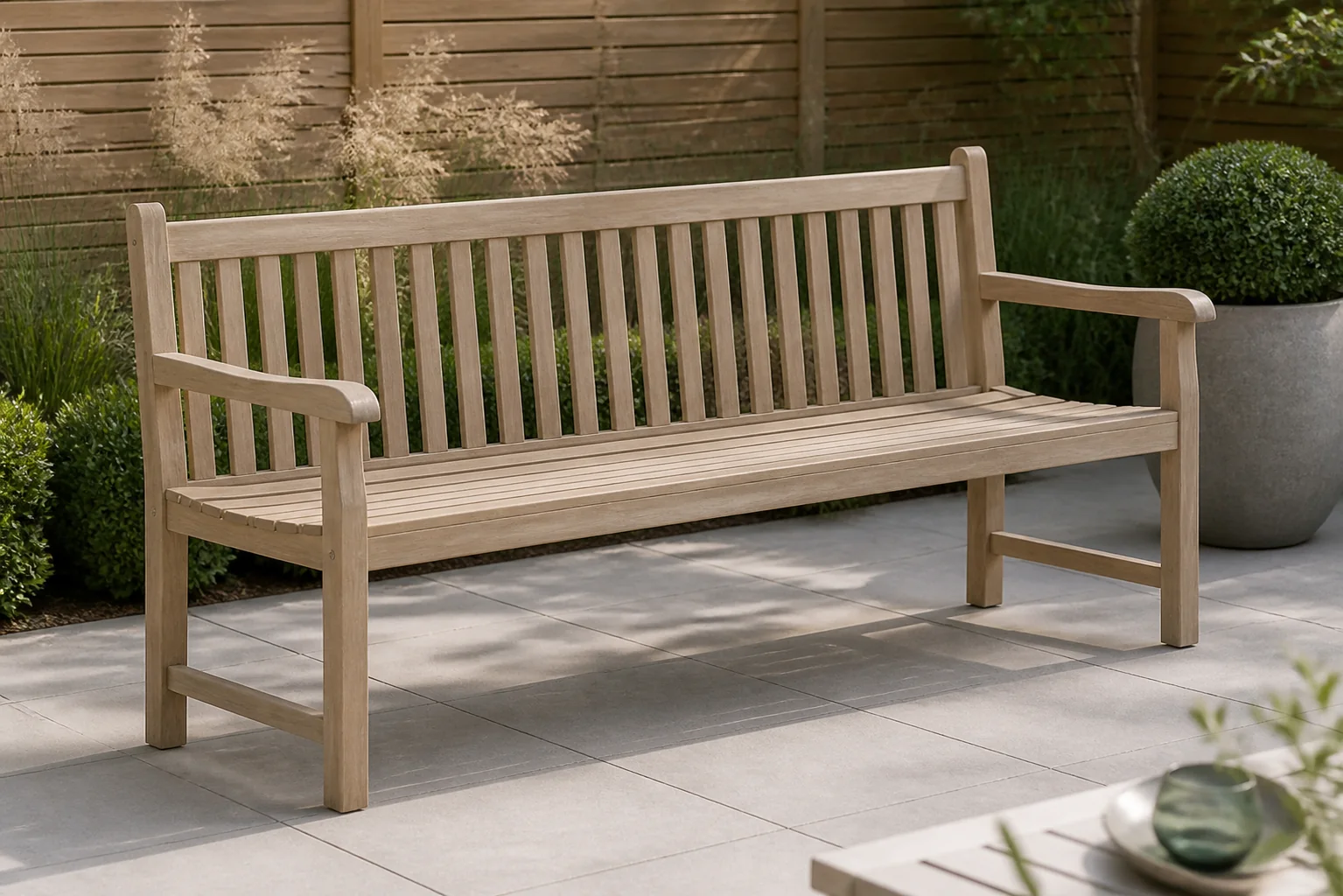 Sfeerfoto van Garden Collections Preston houten tuinbank teak 180 cm – Old teak greywash