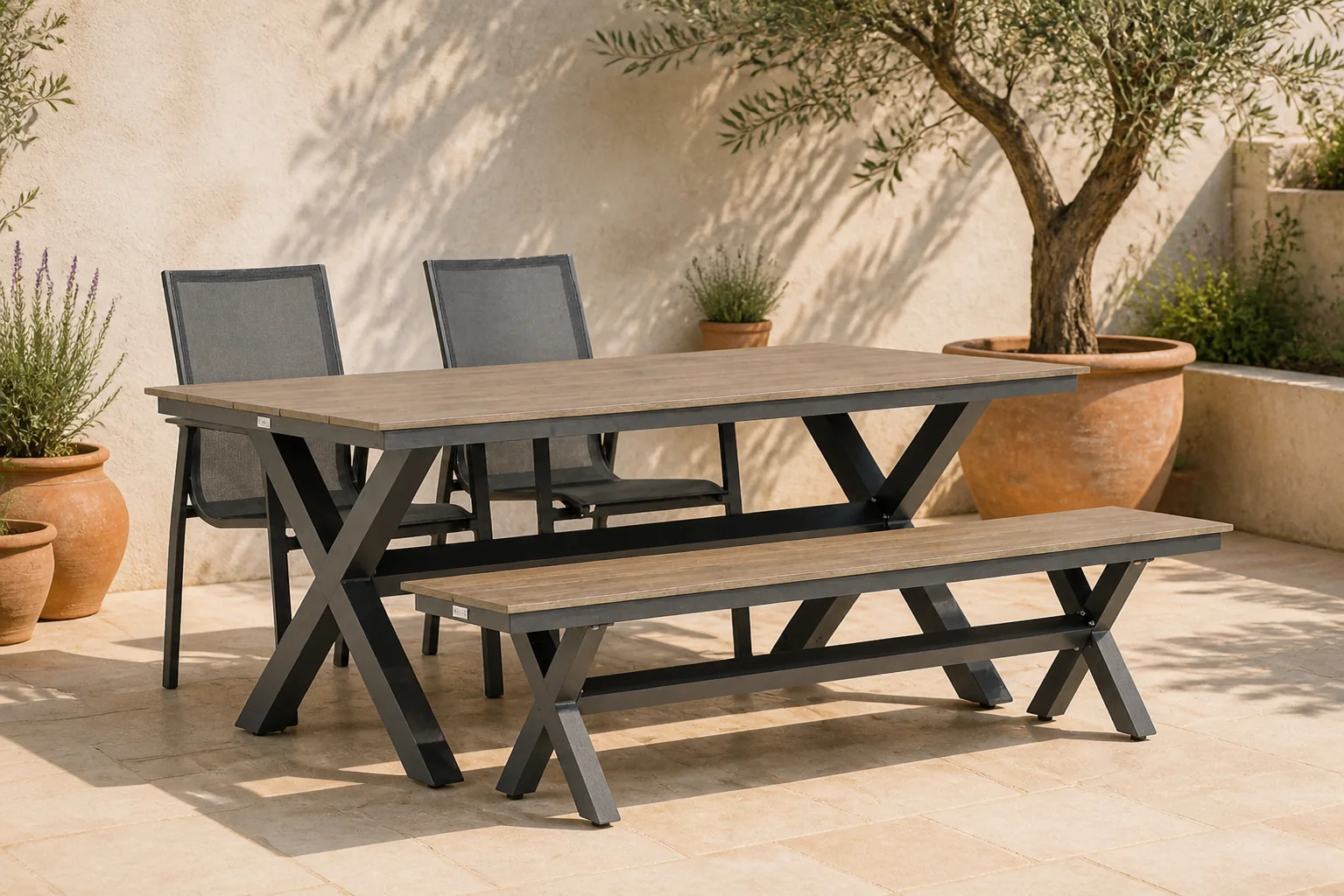 Sfeerfoto van Lifestyle Garden Furniture Ultimate/Forest 180 cm dining tuinset 4-delig – Grijs-antraciet