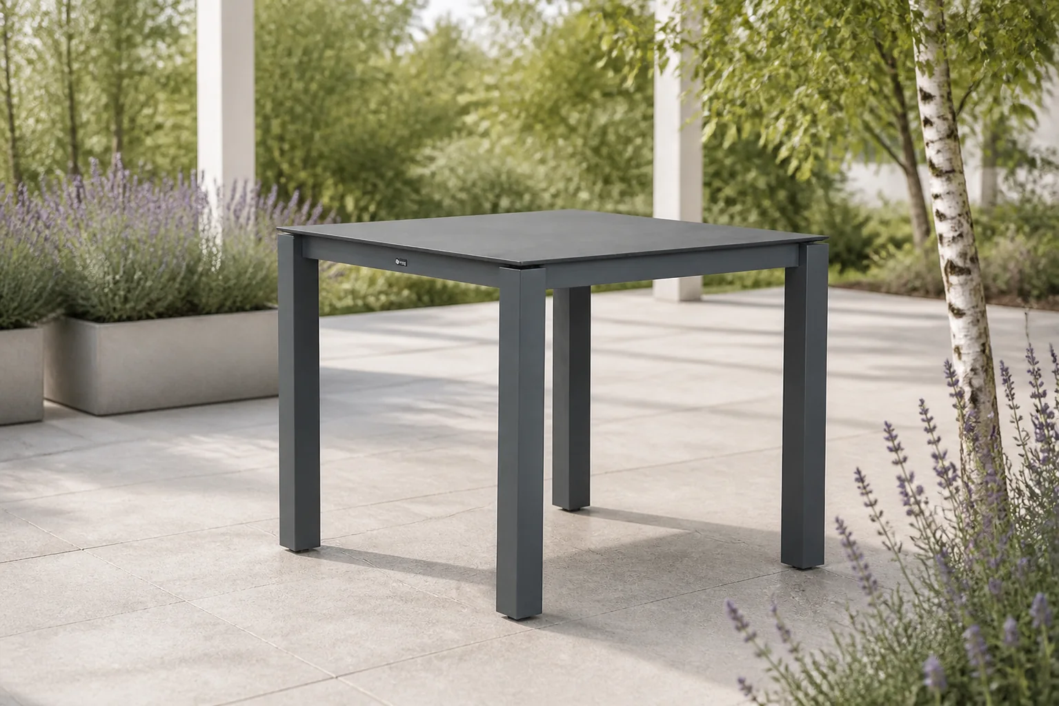 Sfeerfoto van Santika Furniture Yoko dining tuintafel 90 x 90 cm – Grijs-antraciet