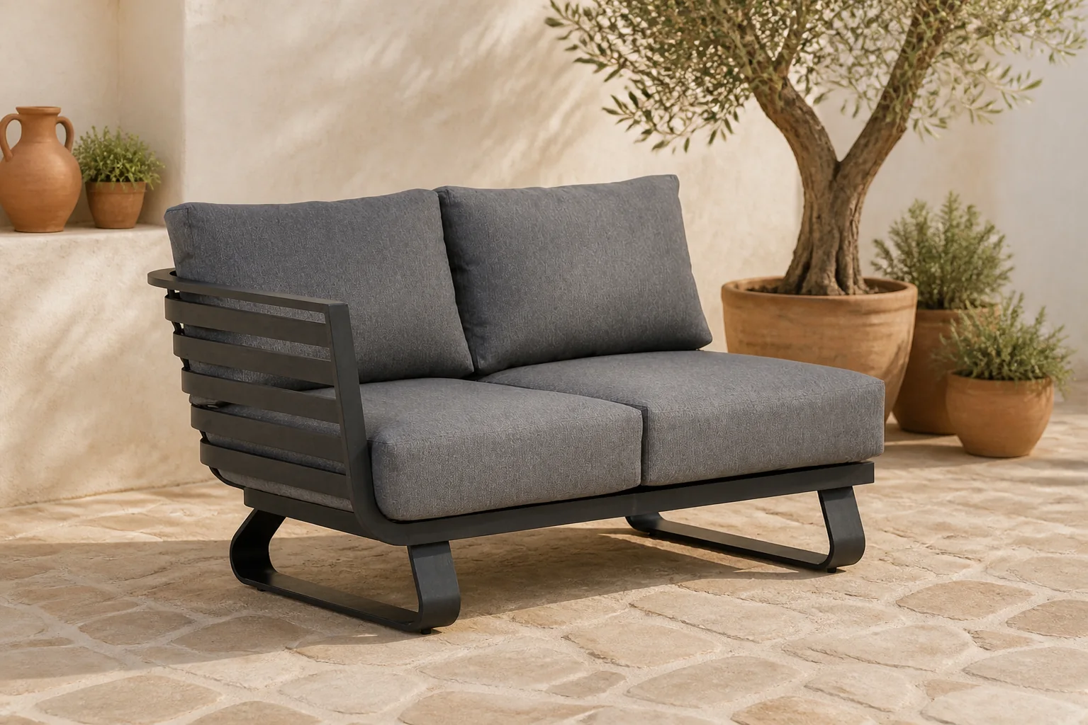 Sfeerfoto van Santika Furniture Sovita open bank rechts Quick Dry Foam – Grijs-antraciet