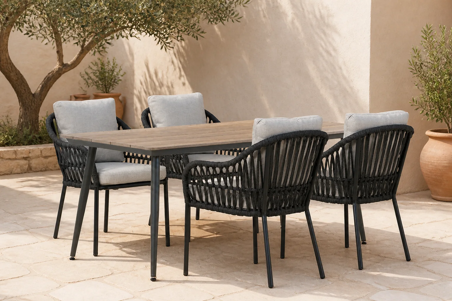 Sfeerfoto van Coco Puerto/Matale 180 cm dining tuinset 5-delig – Grijs-antraciet
