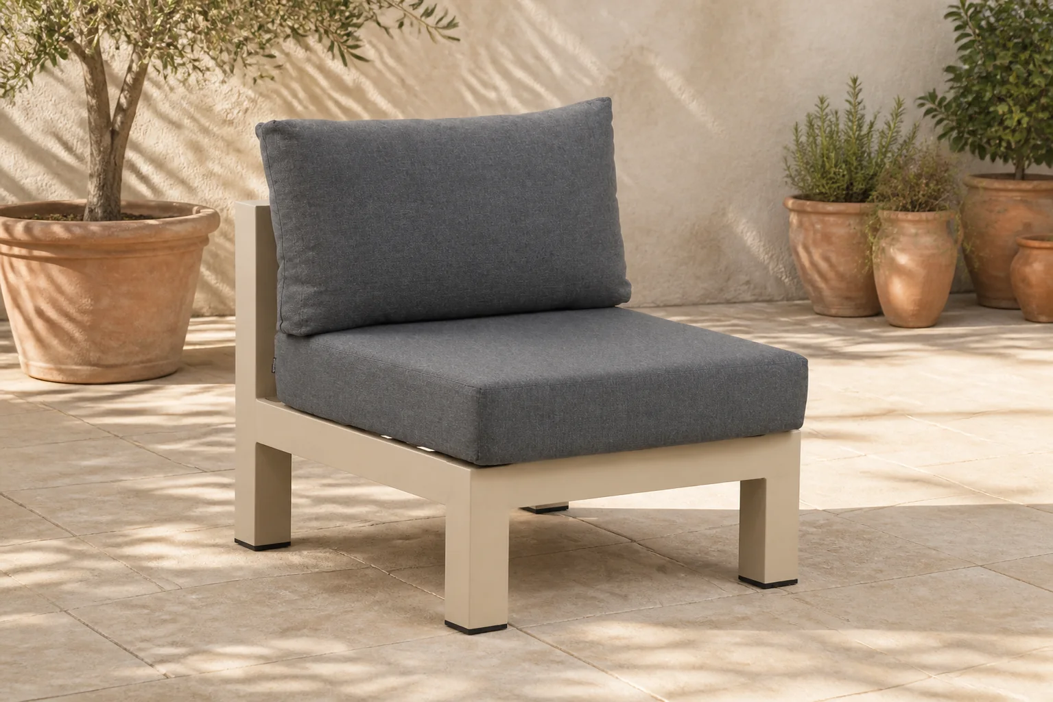 Sfeerfoto van Lifestyle Garden Furniture Luca midden module – Taupe-naturel-bruin