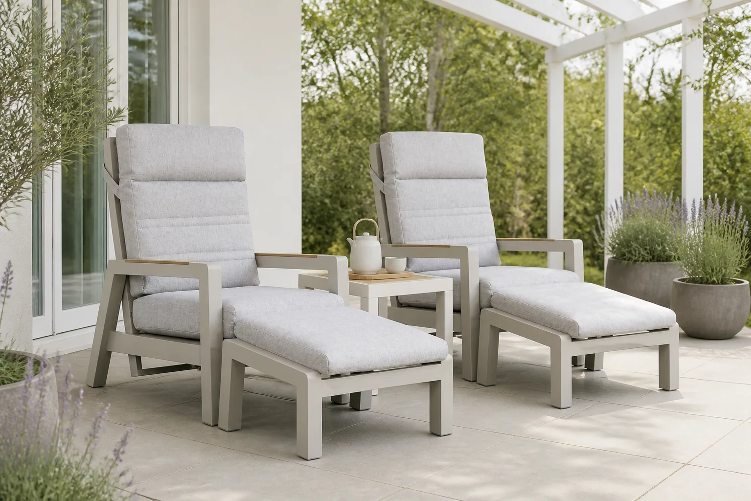 Sfeerfoto van Lifestyle Garden Furniture Evora bistroset 5-delig – Taupe-naturel-bruin