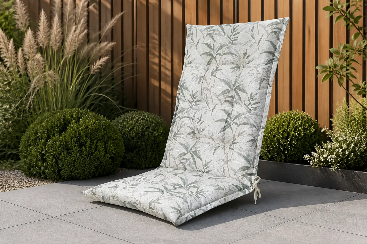 Sfeerfoto van Madison Stoelkussen (123x50cm) Palma Outdoor+ – Grijs