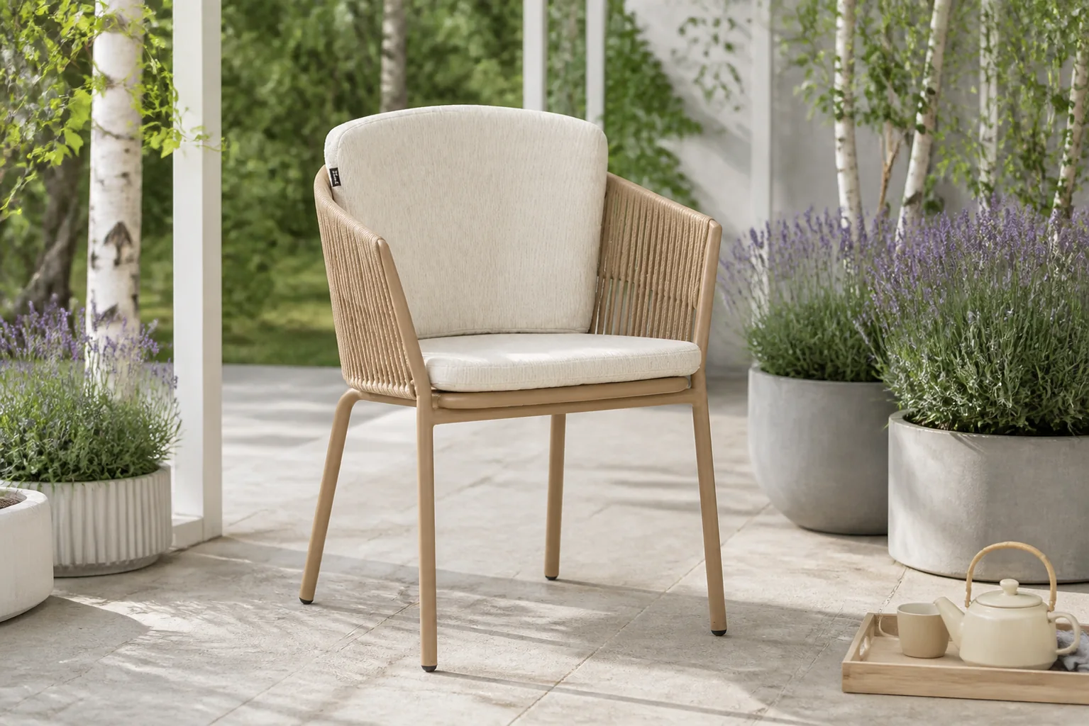 Sfeerfoto van Hartman Sevilla dining tuinstoel cappuccino – Taupe-naturel-bruin