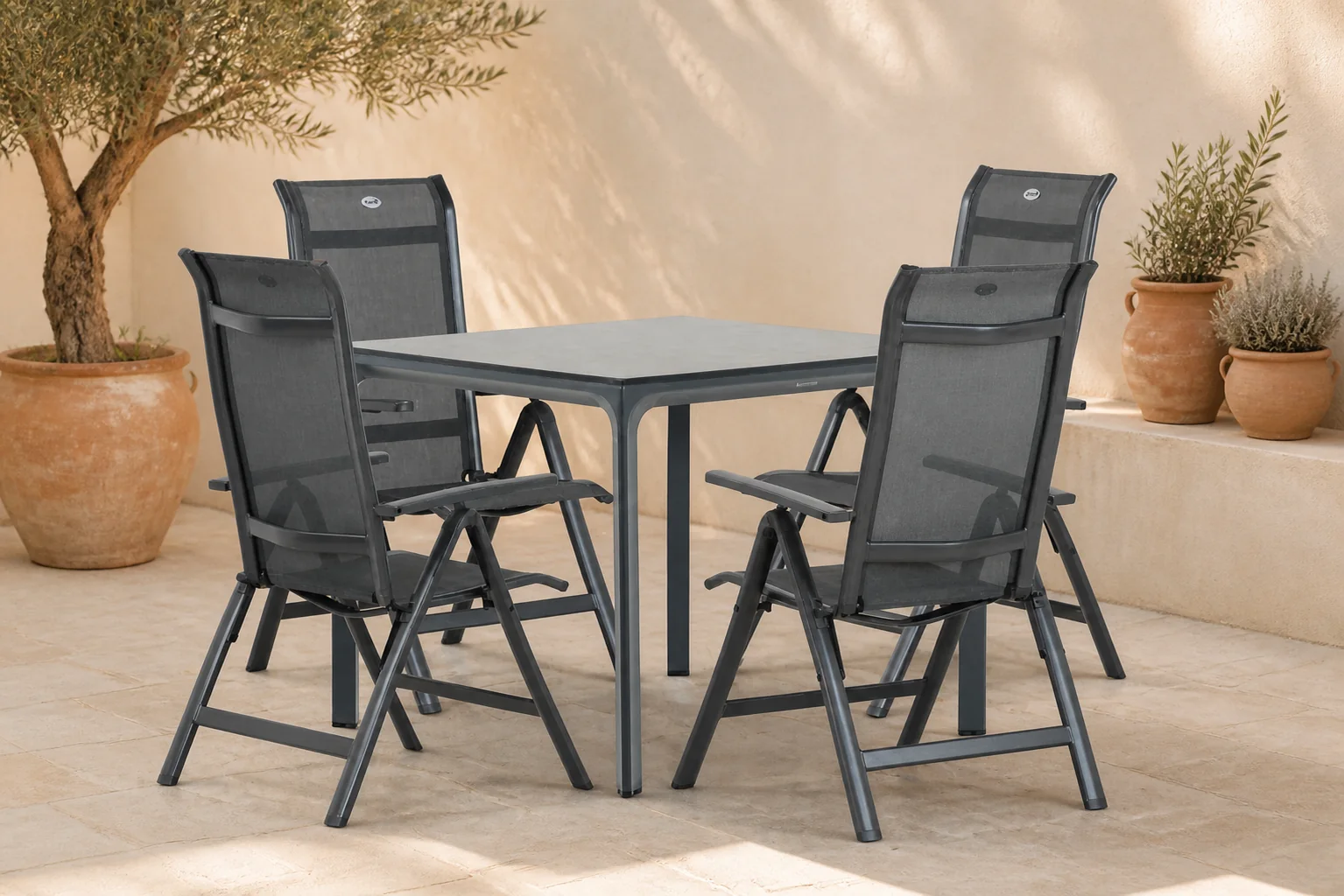 Sfeerfoto van Hartman Alice/Cesar 90 cm dining tuinset 5-delig – Grijs-antraciet