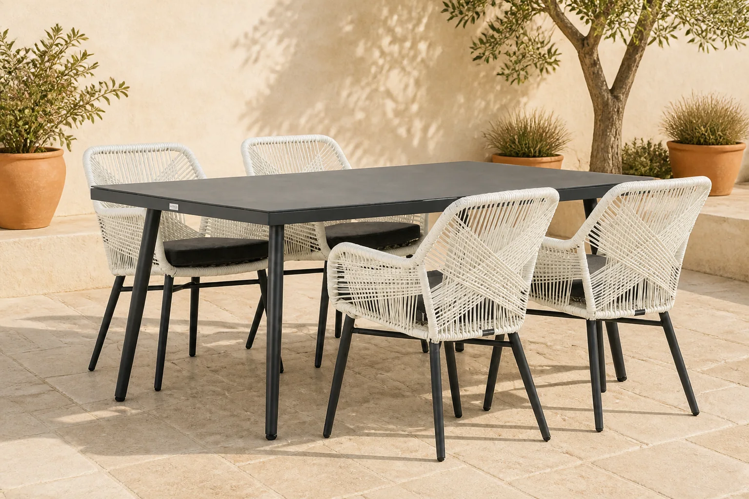 Sfeerfoto van Lifestyle Garden Furniture Advance/Sophia 180 cm dining tuinset 5-delig – Grijs-antraciet