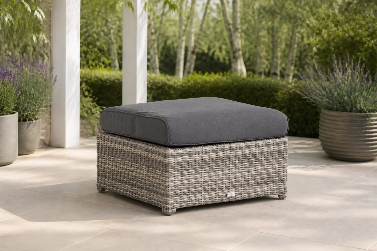 Sfeerfoto van Garden Collections Giardino lounge voetenbank – Grijs-antraciet