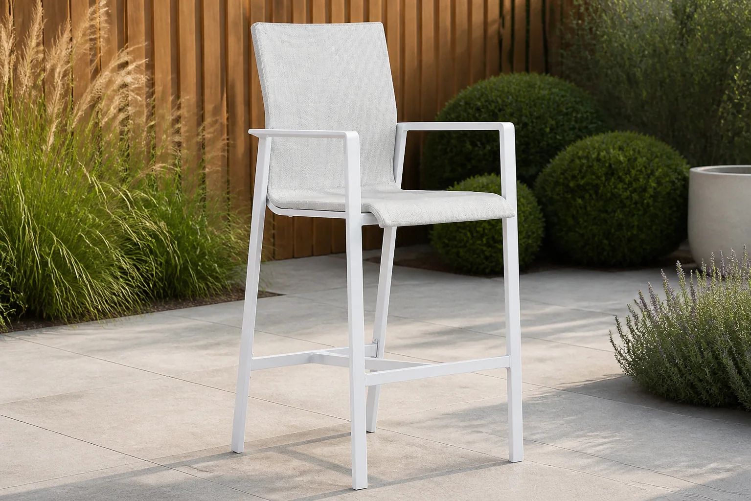 Sfeerfoto van Lifestyle Garden Furniture Rome barstoel – Wit