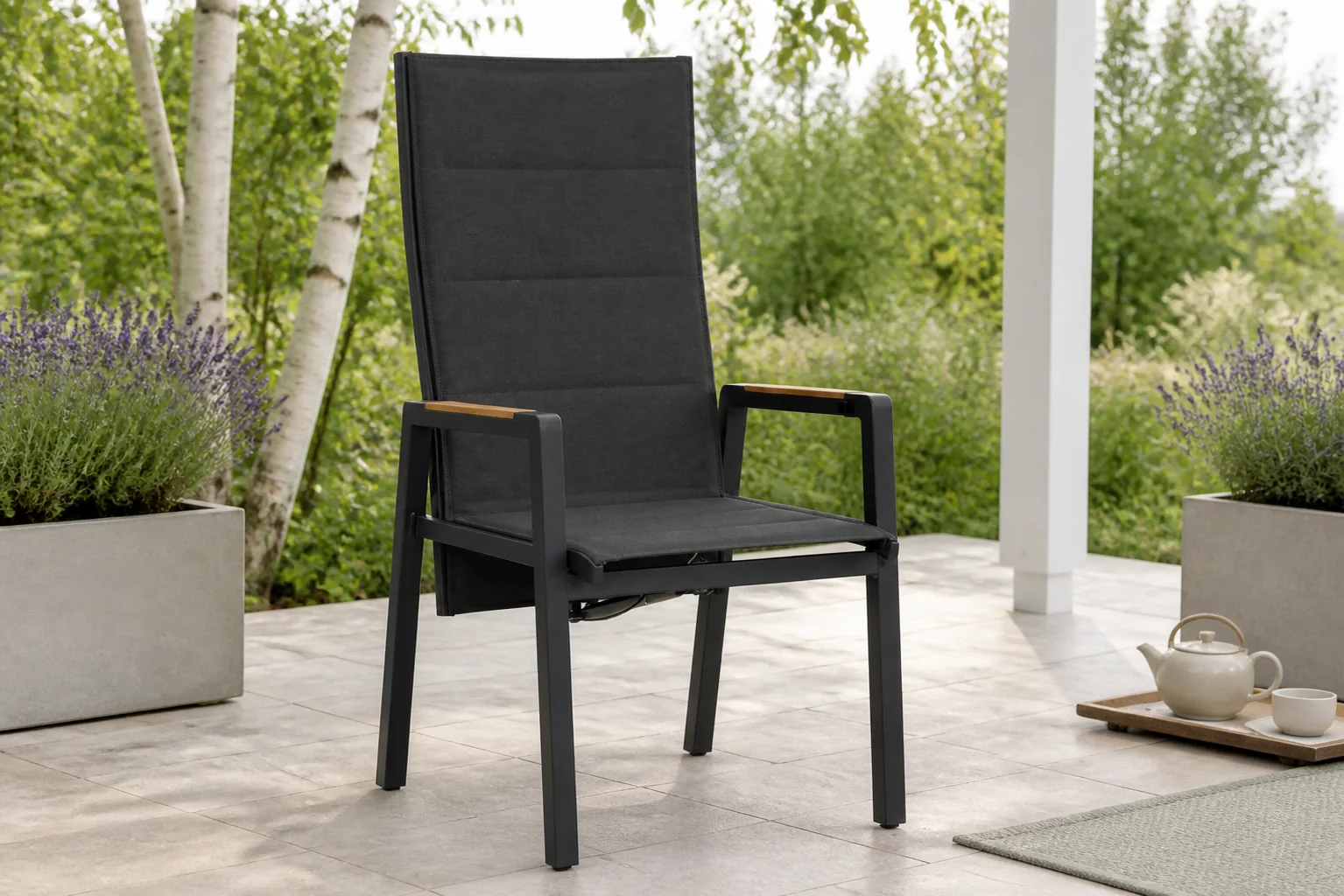 Sfeerfoto van Lifestyle Essence dining tuinstoel verstelbaar antracite – Grijs-antraciet
