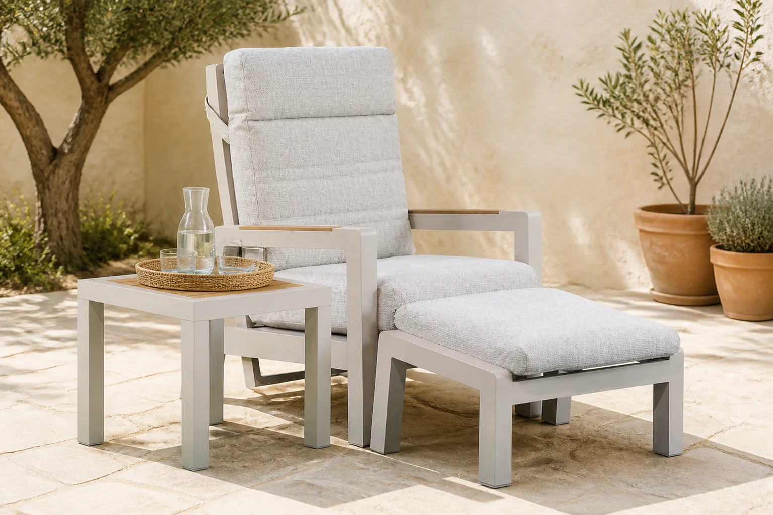 Sfeerfoto van Lifestyle Garden Furniture Evora bistroset 3-delig – Taupe-naturel-bruin