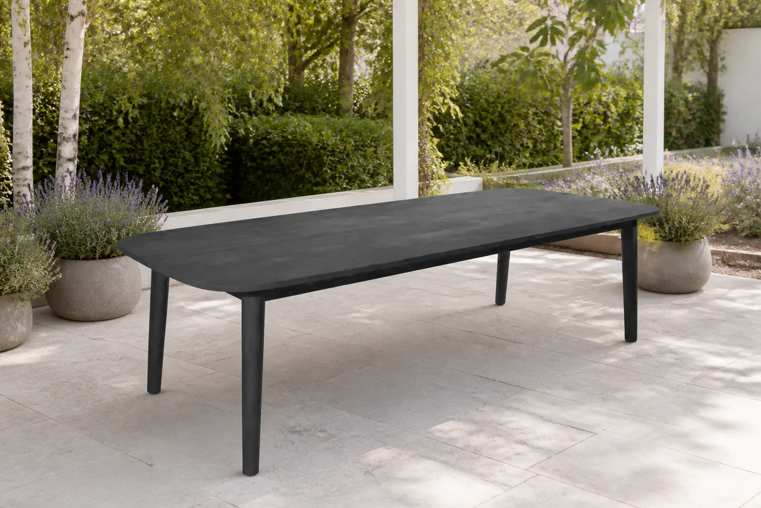 Sfeerfoto van Max luuk Lennon tafel 280x110x76 cm teak charcoal finish Max&Luuk – hout