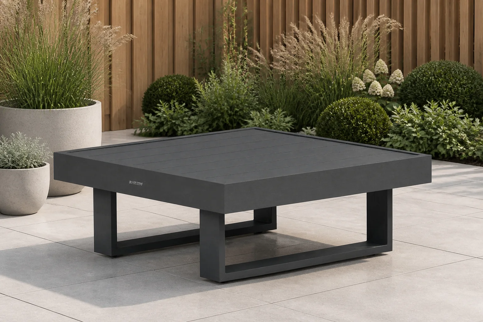 Sfeerfoto van Lifestyle Garden Furniture Lorenzo loungetafel 74,5 x 74,5 cm – Grijs-antraciet